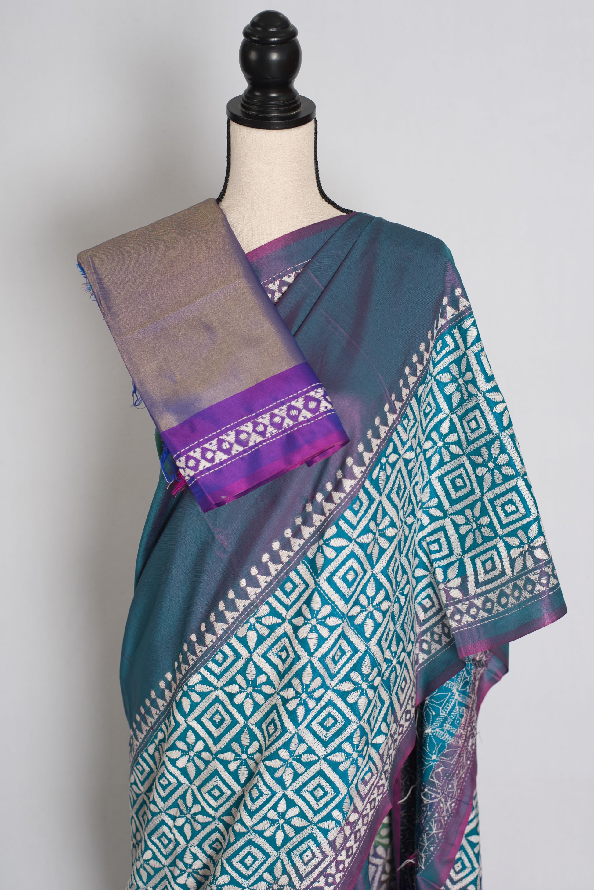Kavitha : Tri-Color Hand Embroidered Kantha Stitch Bishnupur Blended Silk Saree image 3