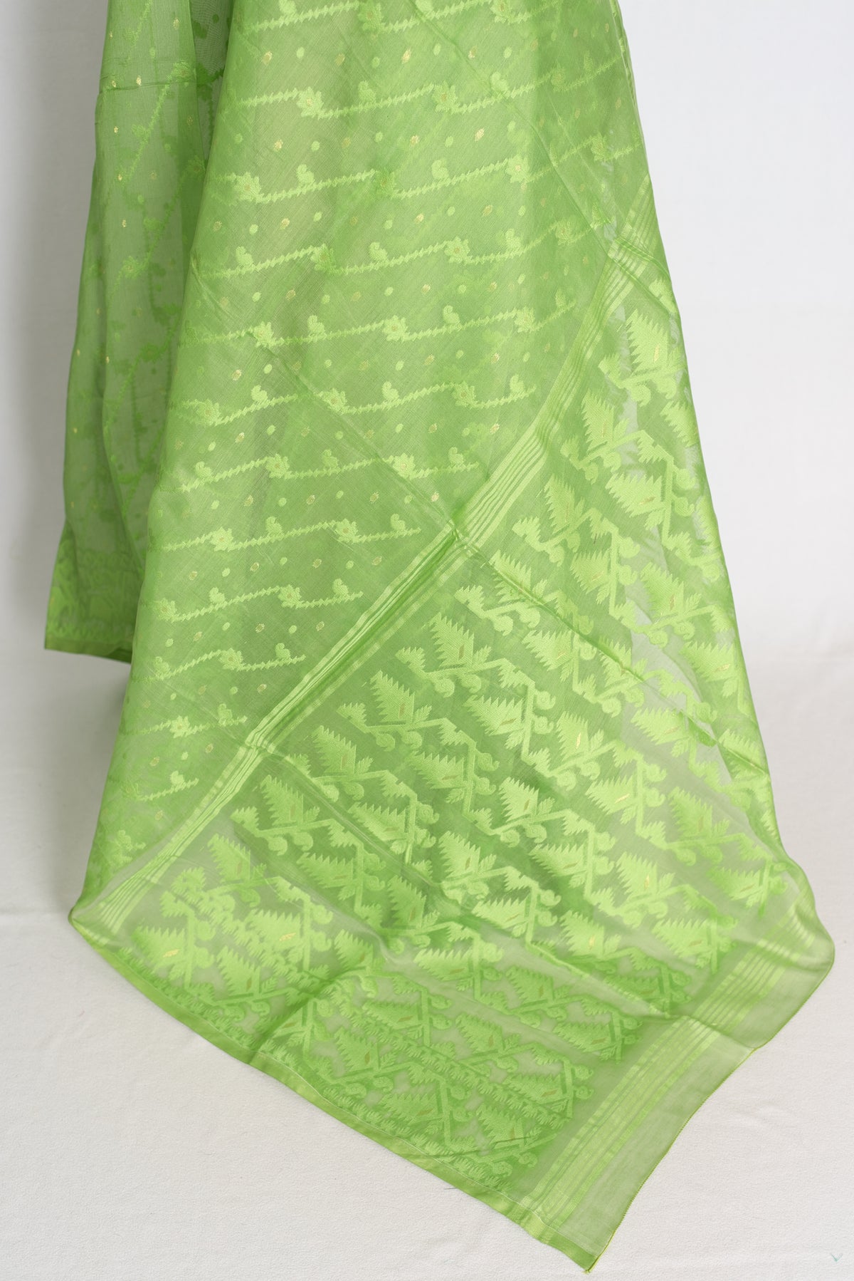 Fresh Light Green Jamdani saree — border detail