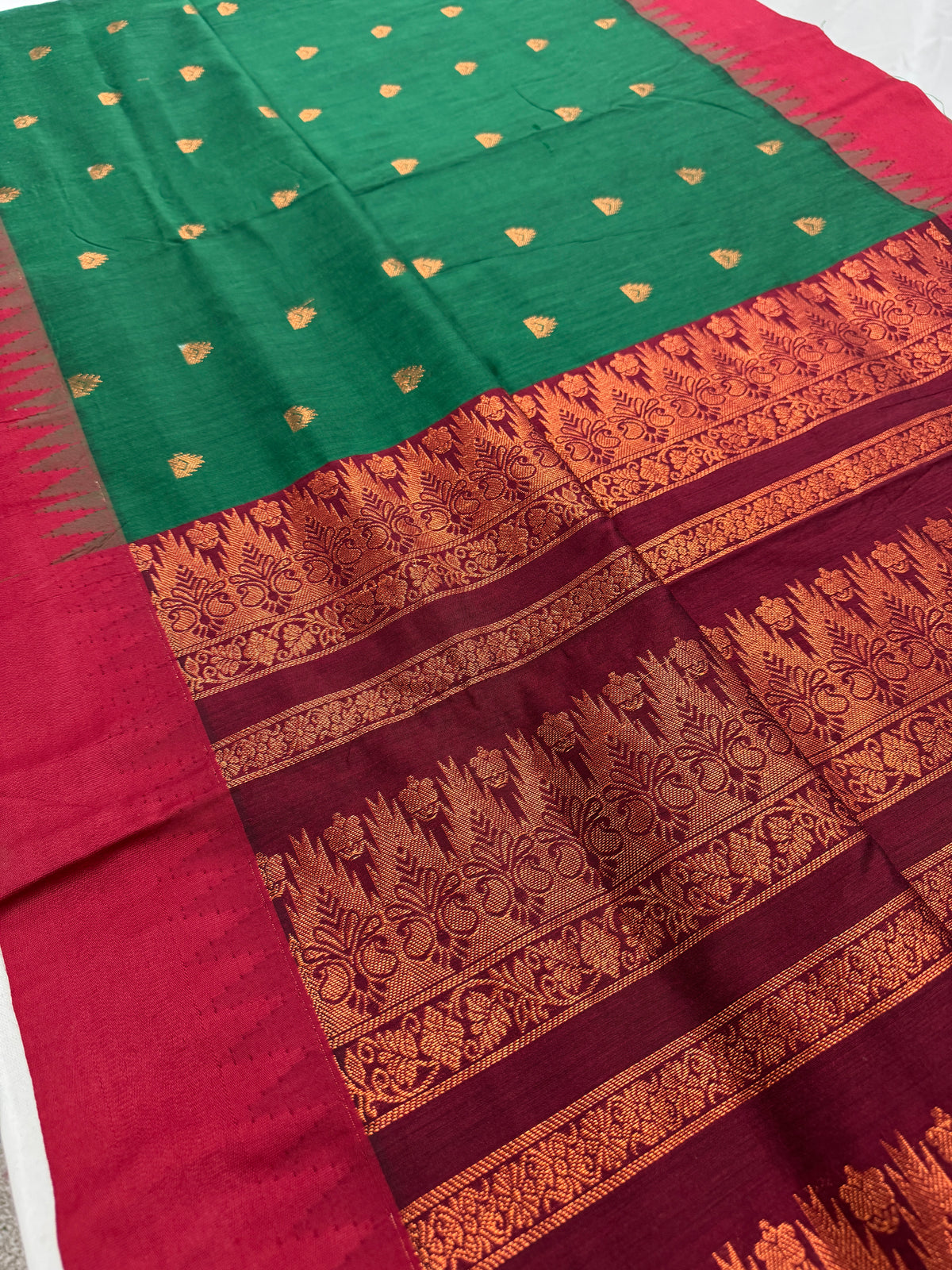 Mouni: Dark Green and Maroon Blended Cotton Gadwal Saree image 0