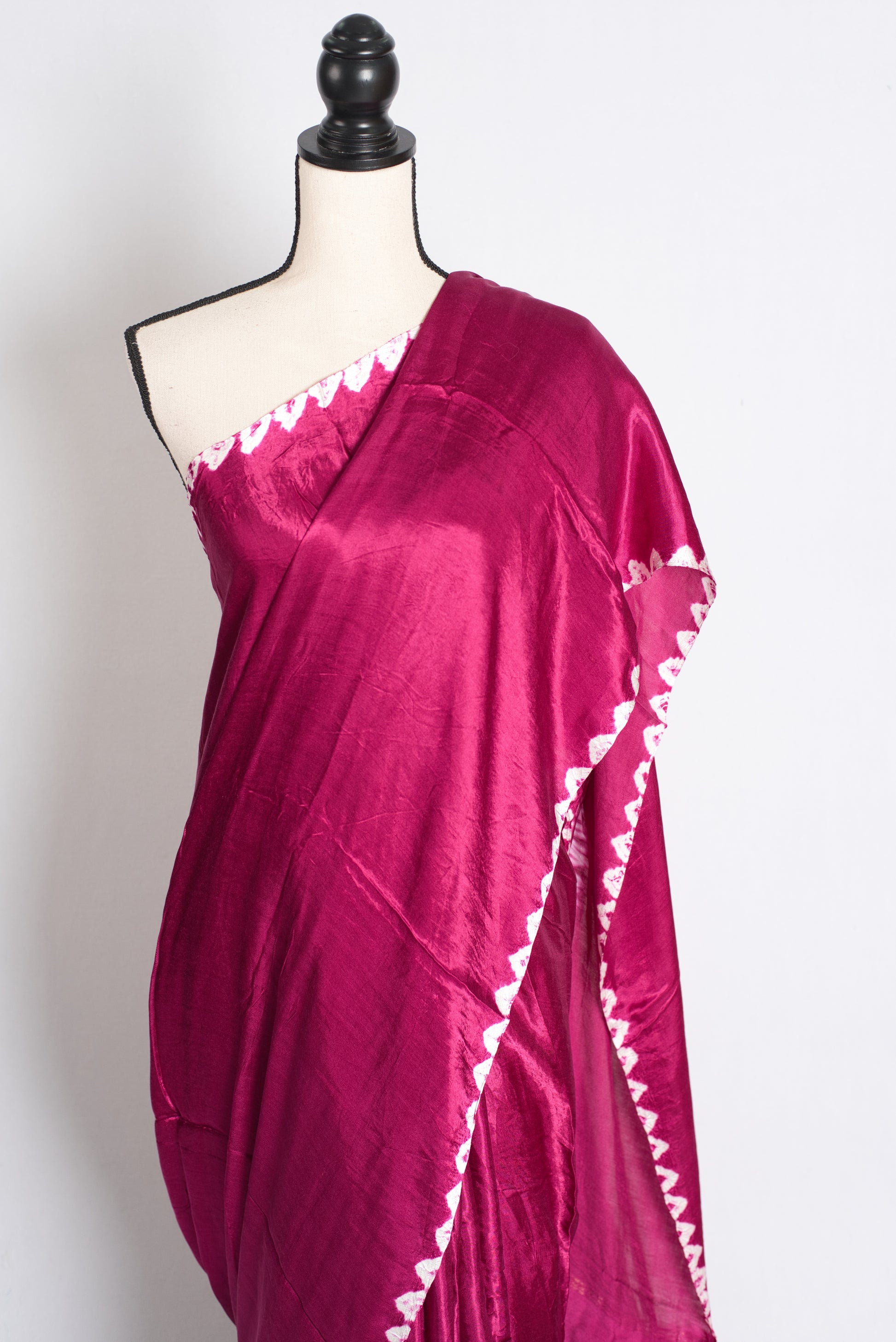 Indira : Magenta Modal Silk Saree with Hand Shibori Border and Zari Tissue Pallu image 4