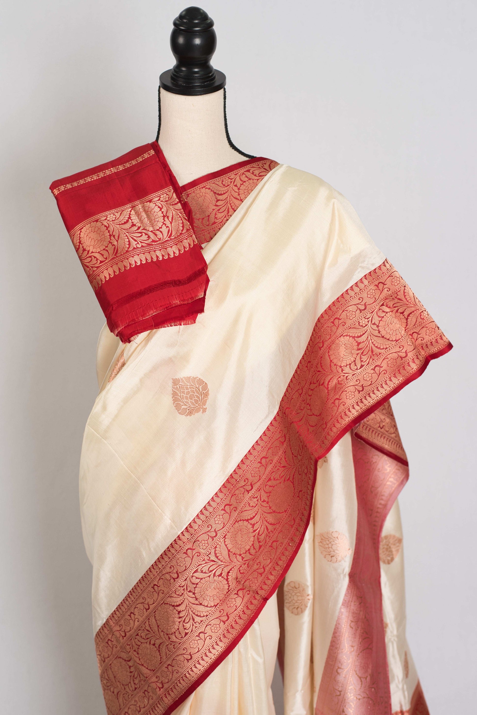 Bani : Certified Katan Silk Banarasi Saree in Cream and Red image 2