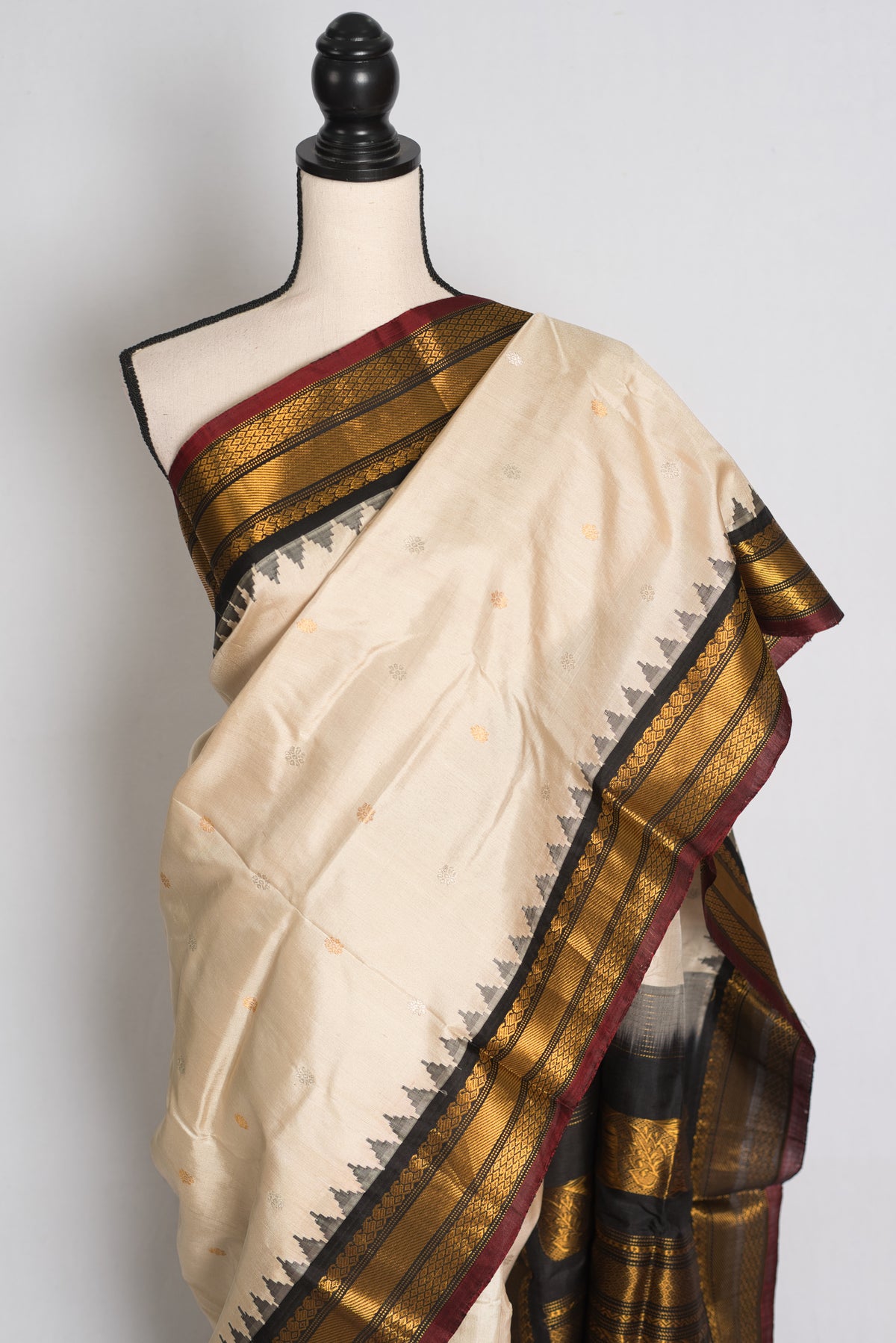 Rohini : Cream and Black Handwoven Pure Gadwal Silk Saree with Kanjivaram Style image 6