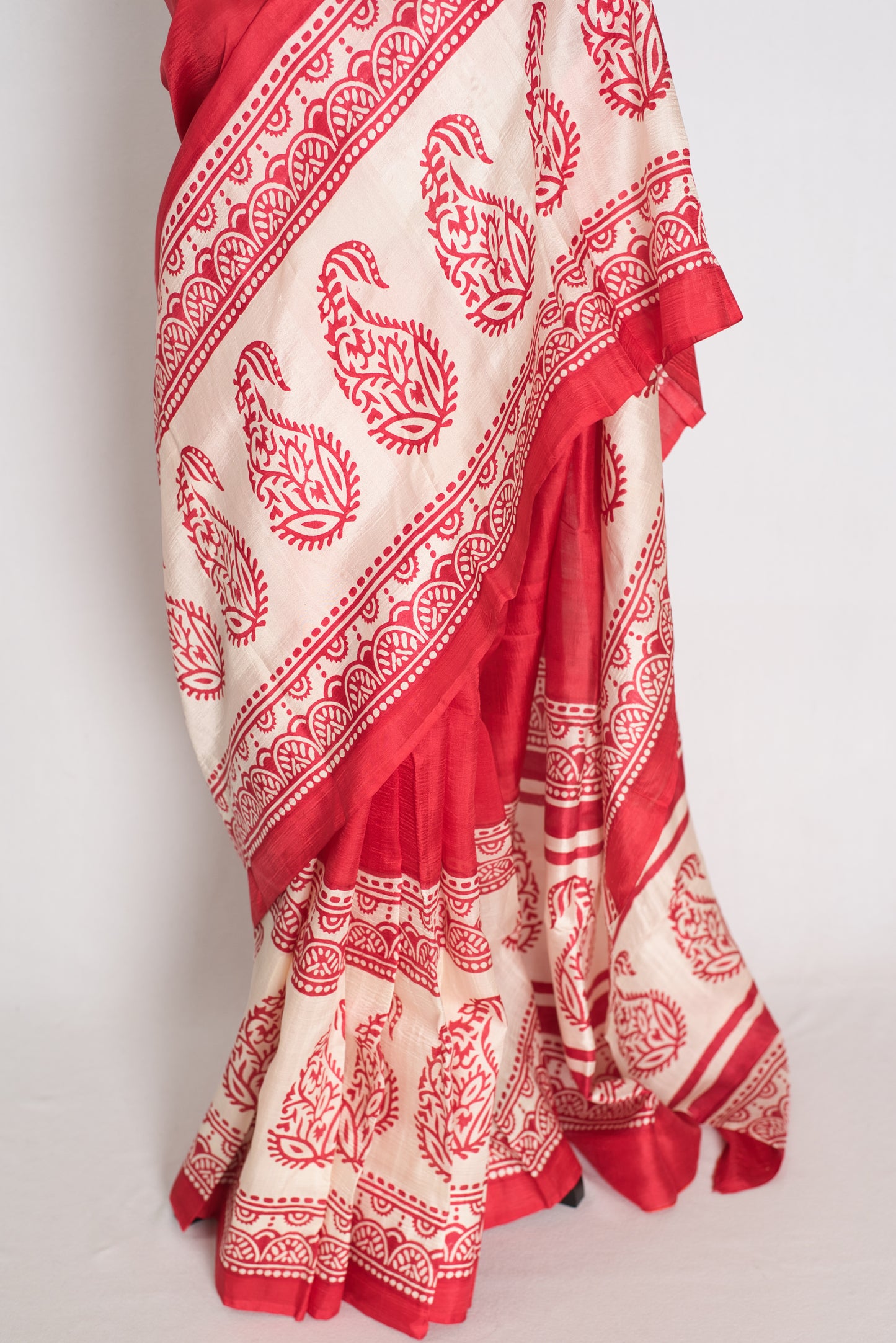Kasturi : Red and White Hand Block Printed Murshidabad Silk Saree image 6