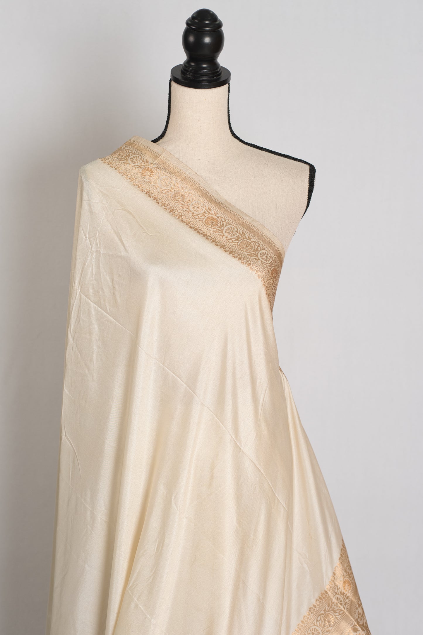 Snigdha : Budget Friendly Blended Valkalam Banarasi Saree in Cream and Gold image 4