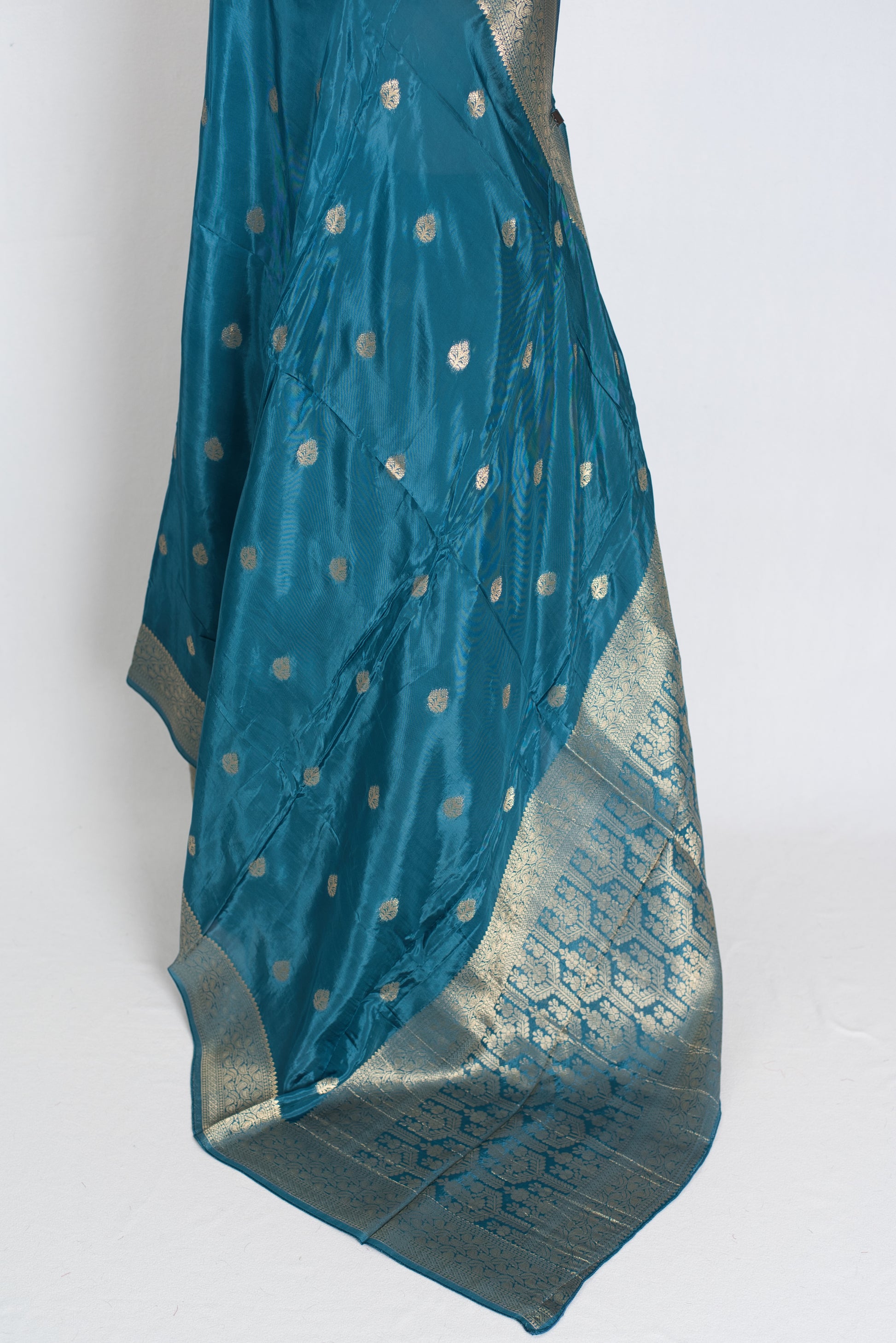 Nisha : Lightweight Semi Crepe Banarasi Saree in Blue and Gold image 3