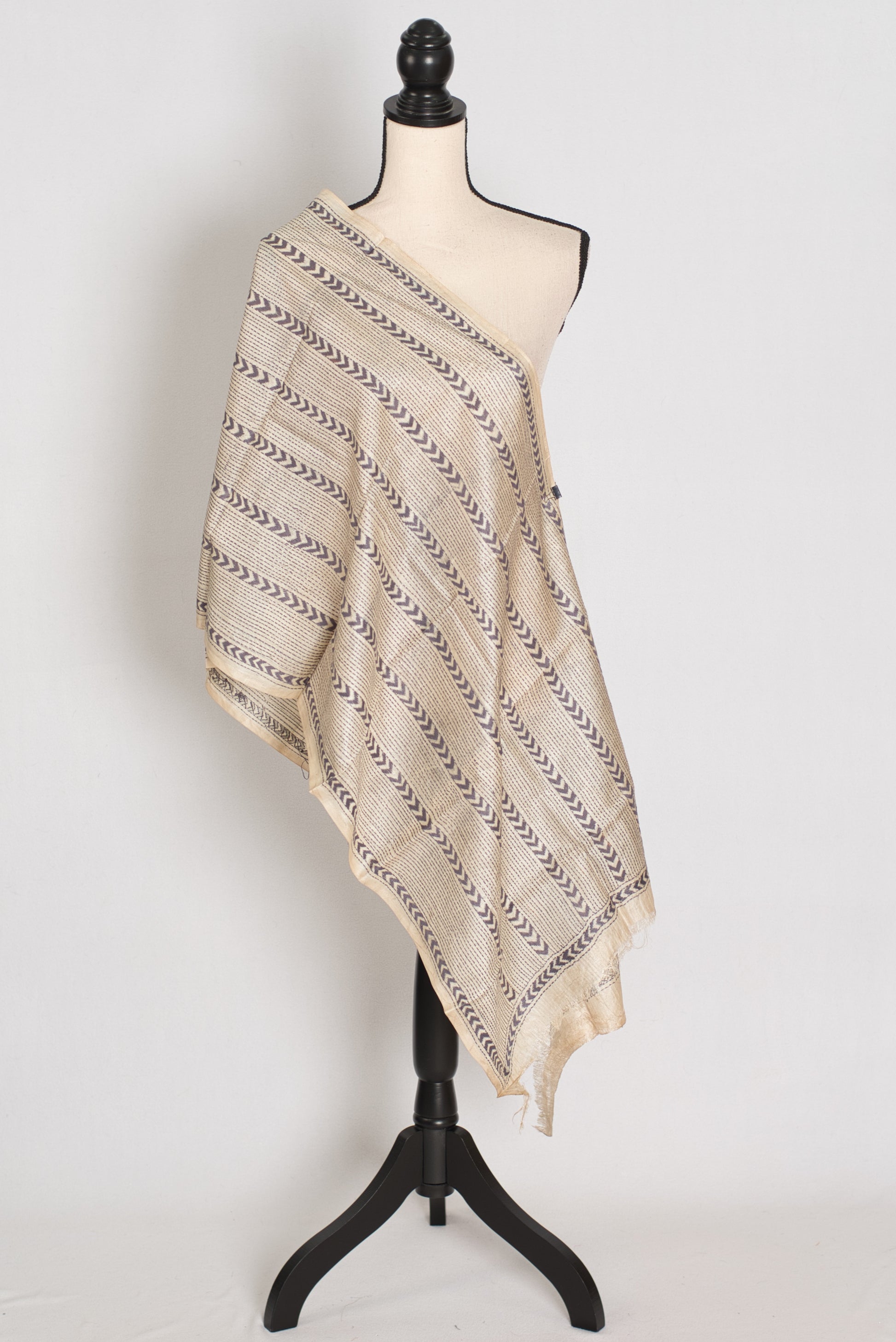 Mouli : Pure Tussar Silk Stole with Hand Embroidery Kantha Work – Beige and Grey image 2