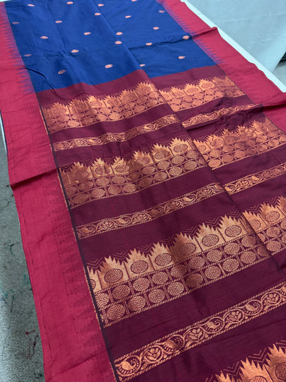 Hema : Blended Cotton Gadwal Saree in Midnight Blue and Dark Red image 3