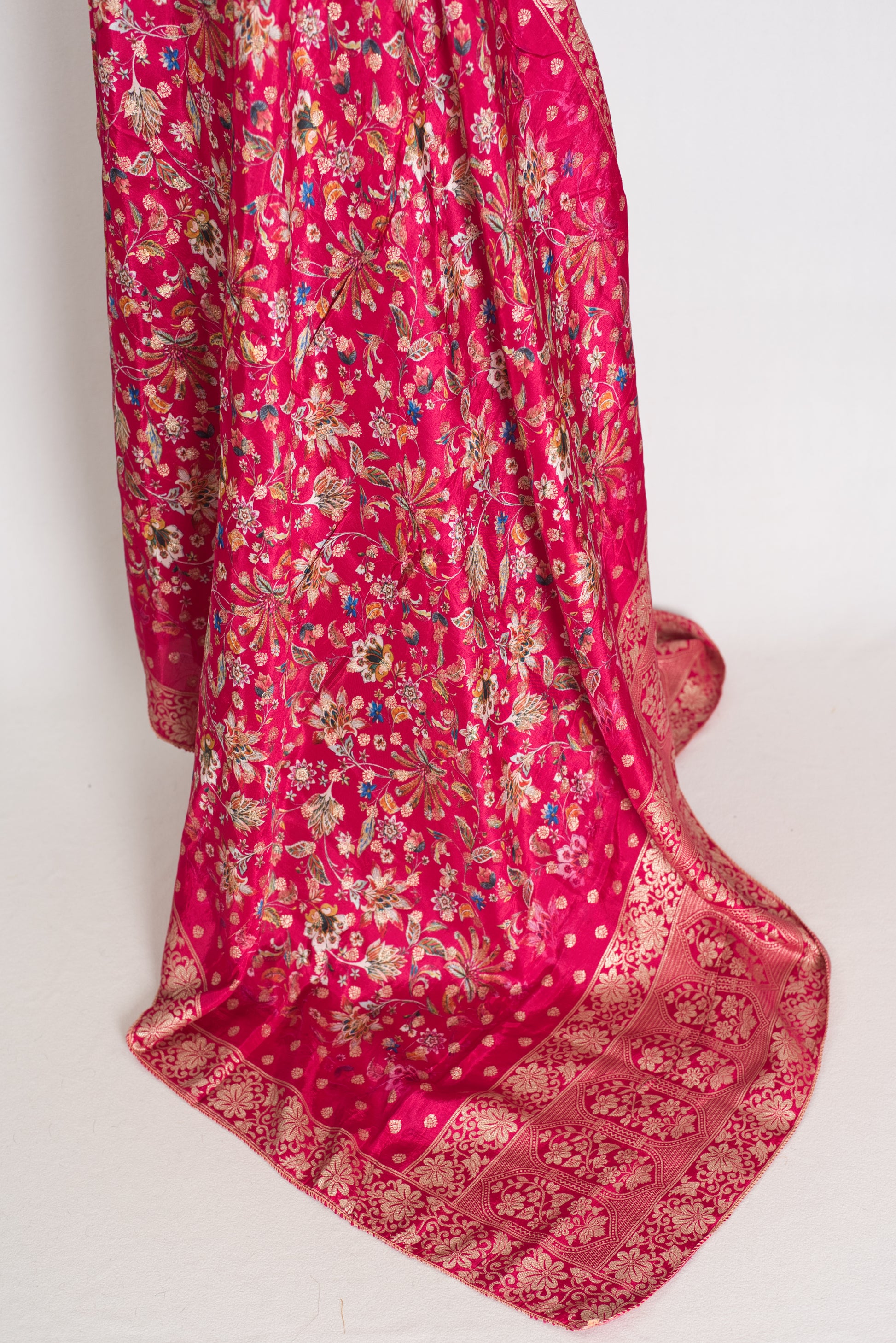 Arifa : Dark Pink Dola Silk Banarasi Dupatta image 2