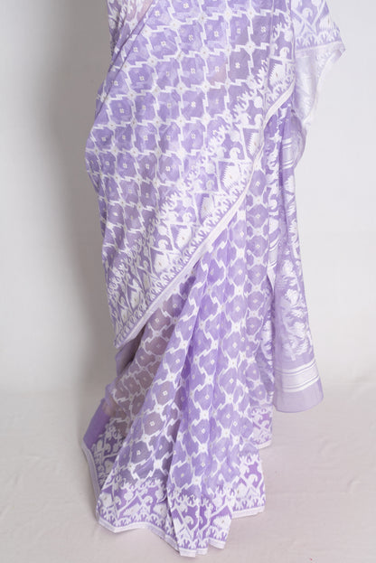 Light Purple and White Jamdani saree — pallu view