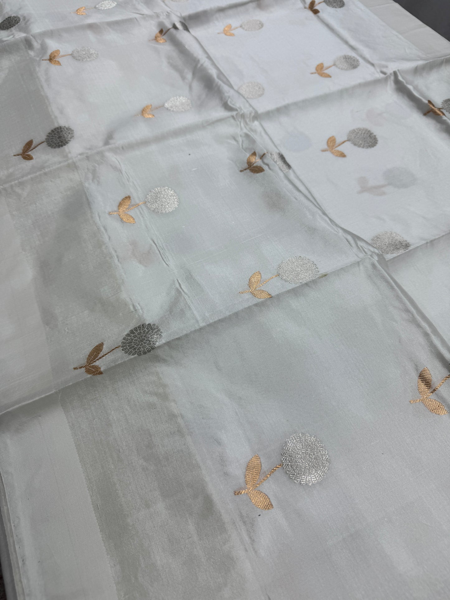 Ganga : White Silk Banarasi Saree with 36 Size Stitched Blouse image 3