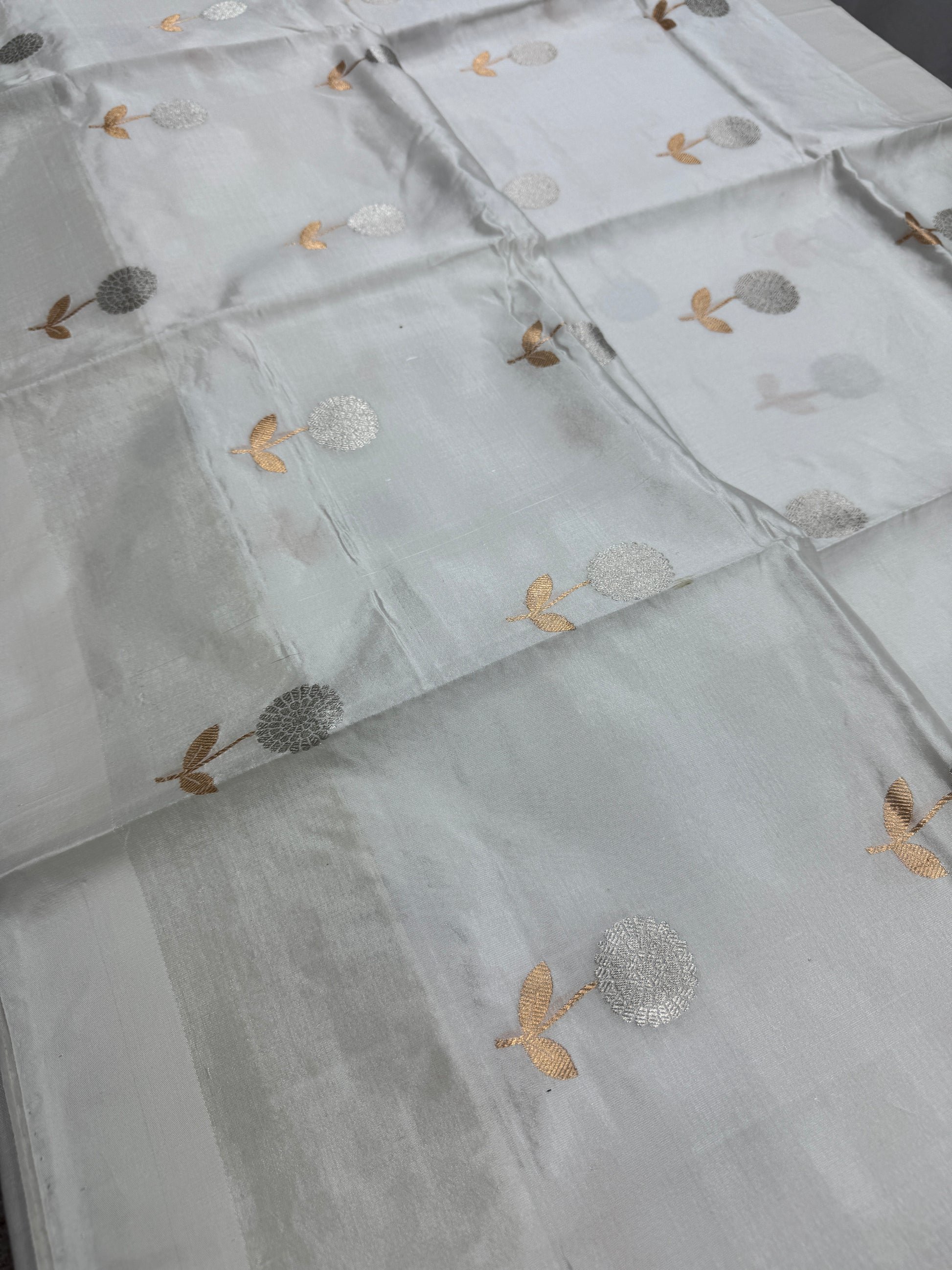 Ganga : White Silk Banarasi Saree with 36 Size Stitched Blouse image 3
