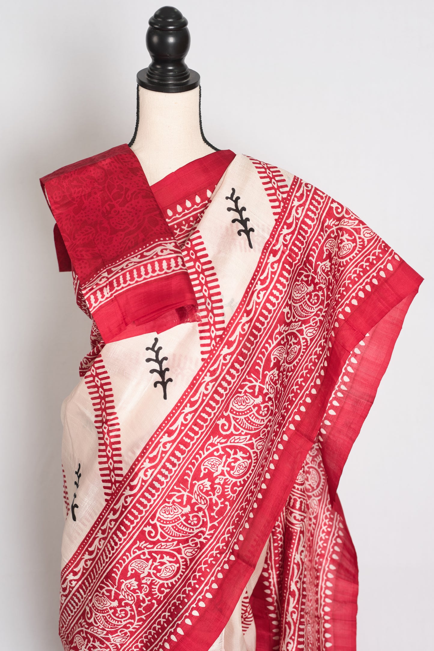 Durga : Traditional Off-White and Red Printed Murshidabad Pure Silk Saree image 2