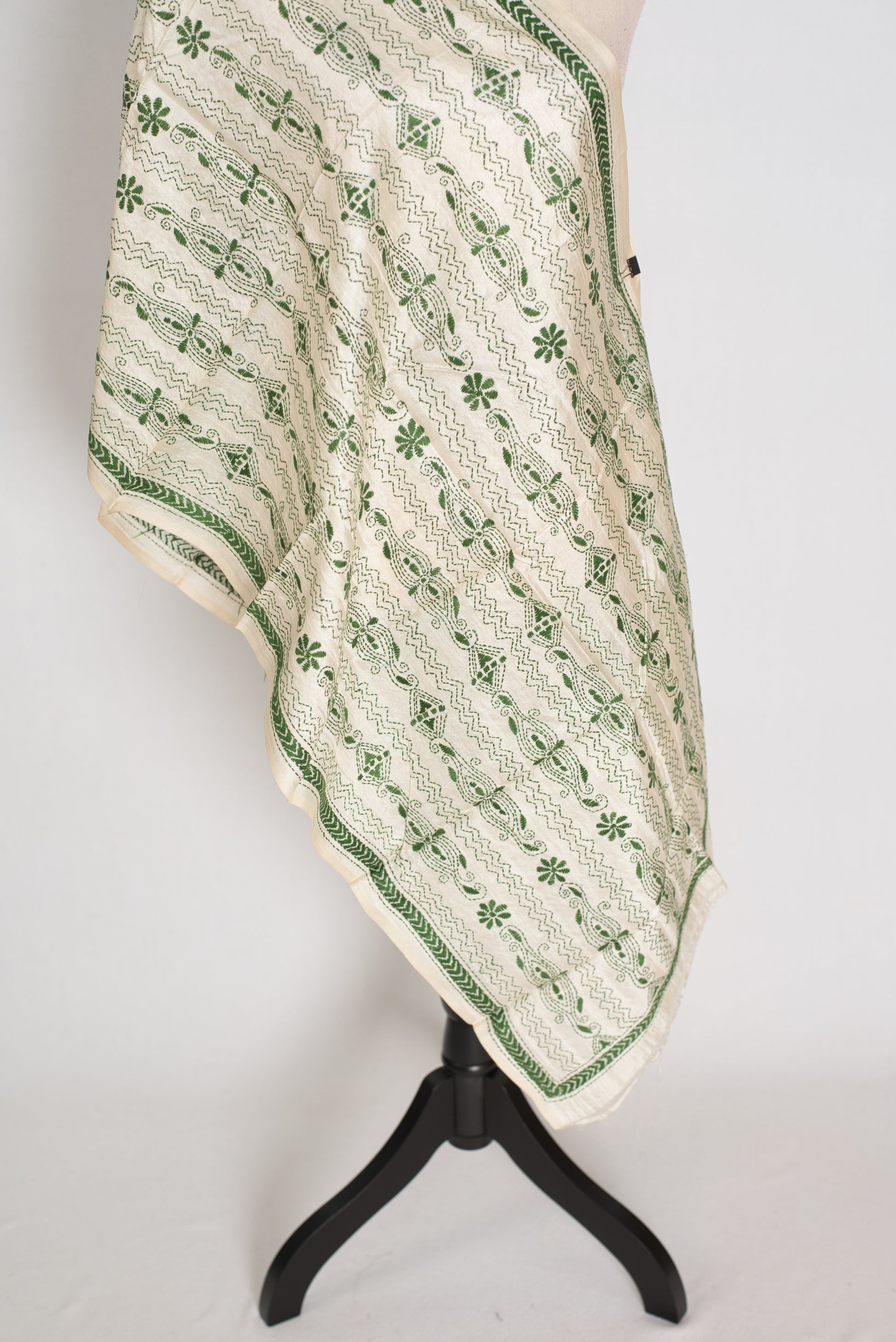 Shila : Tussar Silk Stole with Hand Embroidery Kantha Stitch – Beige and Green image 2