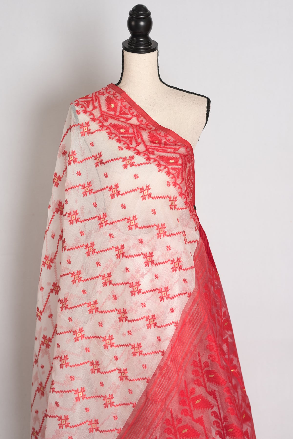 Mitra : Classic White and Red Soft Blended Cotton Bengali Jamdani Saree image 4