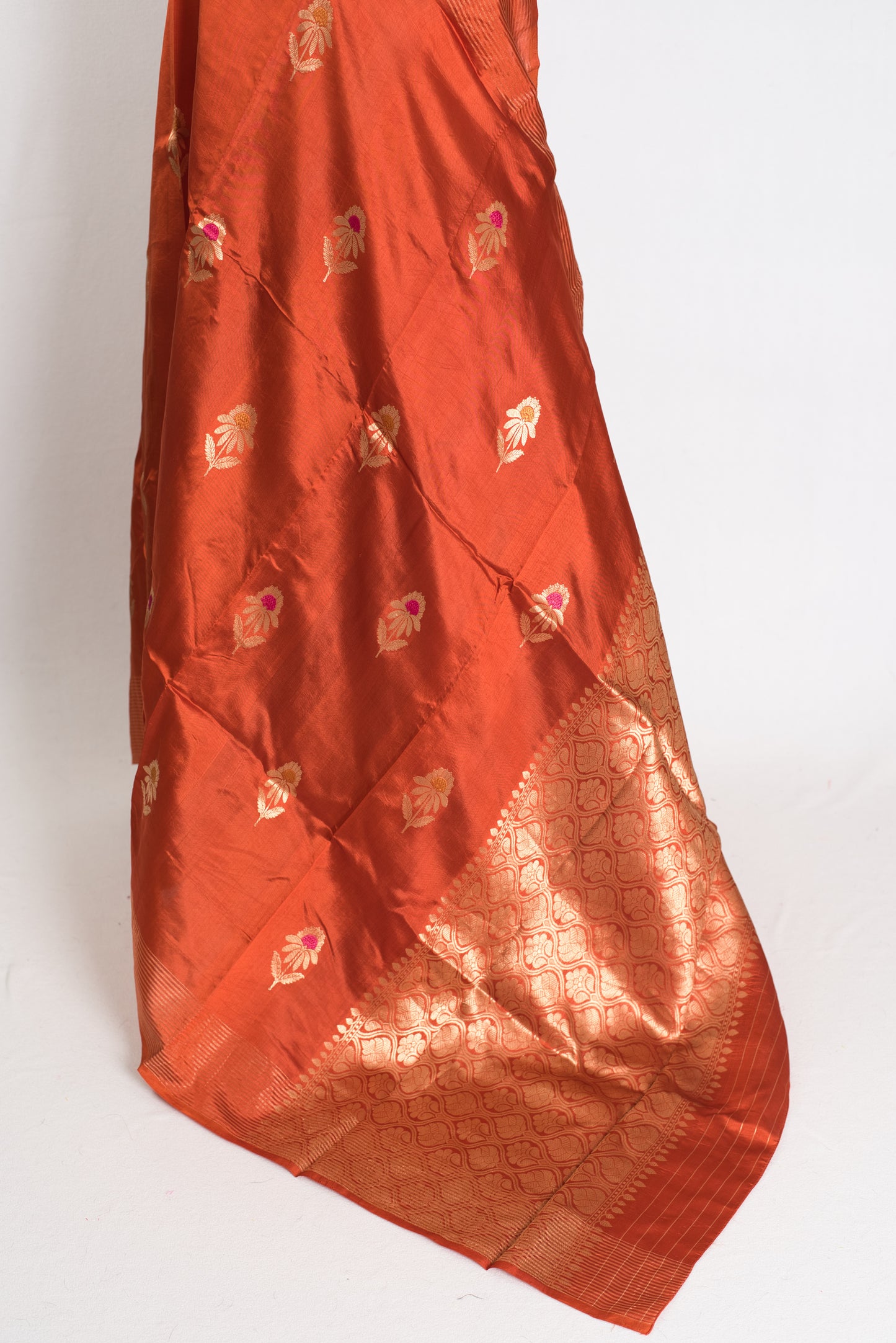 Ganga : Silk Mark Certified Lightweight Katan Banarasi Saree in Rust Orange image 3