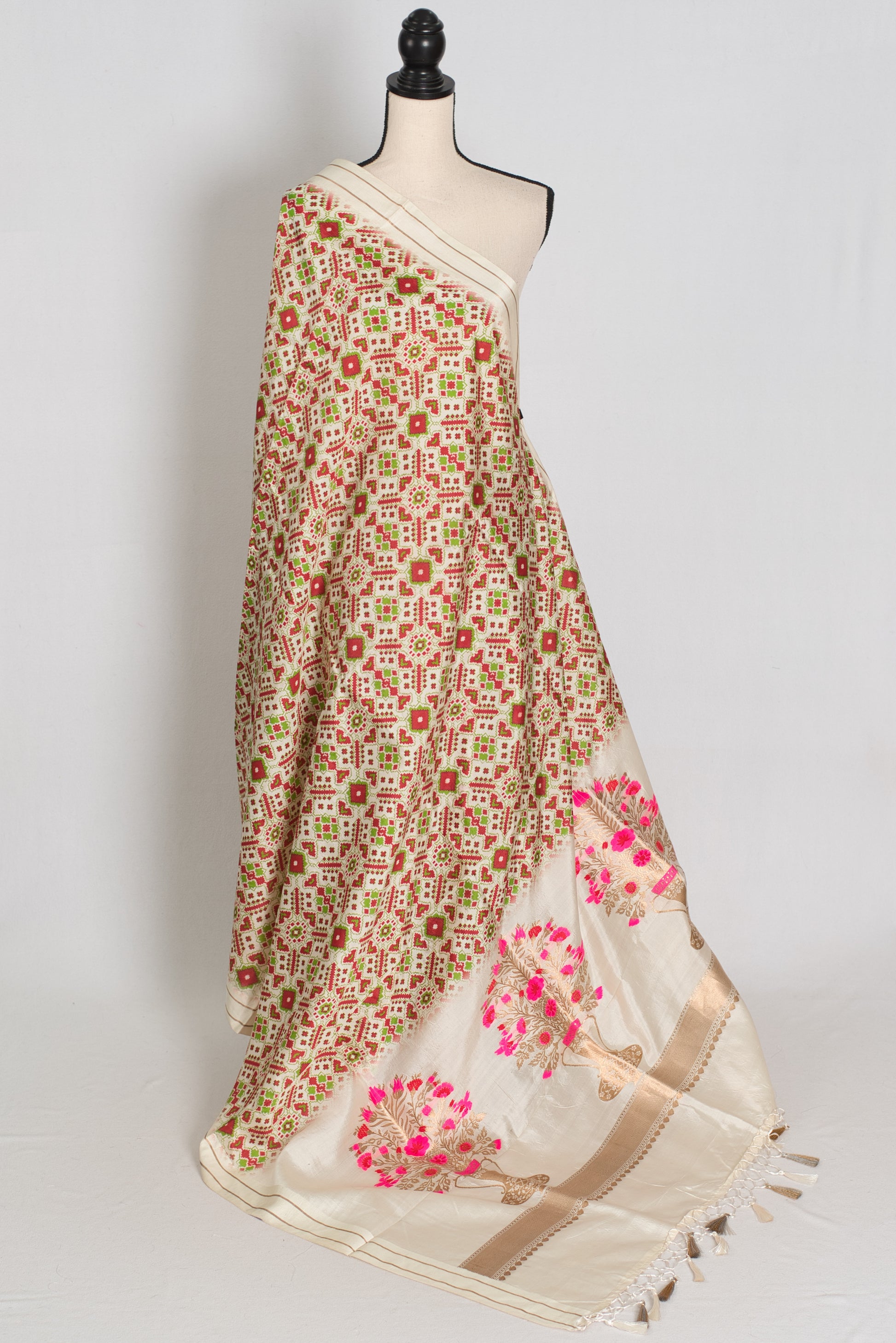 Ira : Off-White Ikkat Print Banarasi Katan Silk Saree – 38 Size Blouse image 3