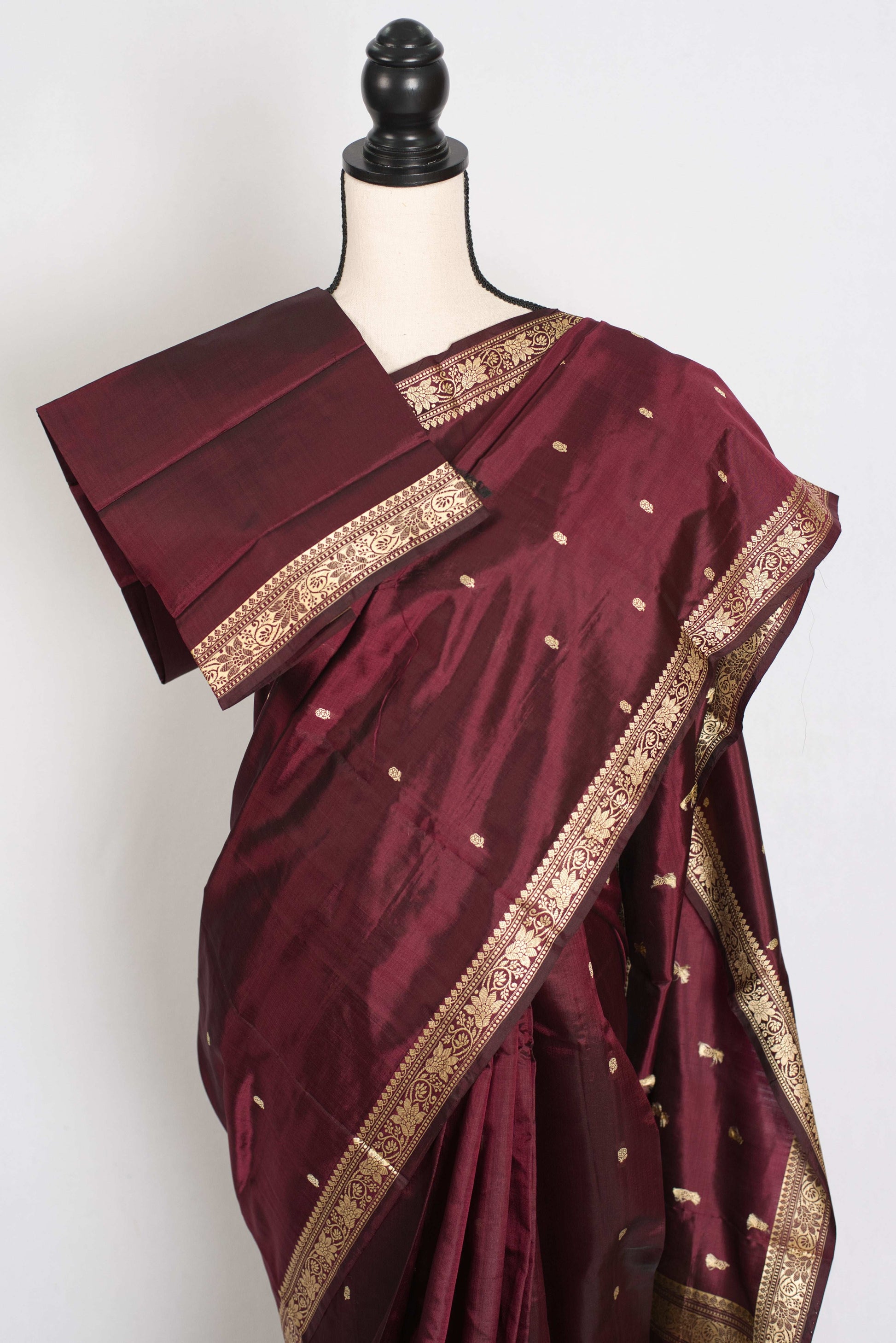 Noori : Certified Silk Burgundy Banarasi Katan Silk Saree with Resham Work image 2