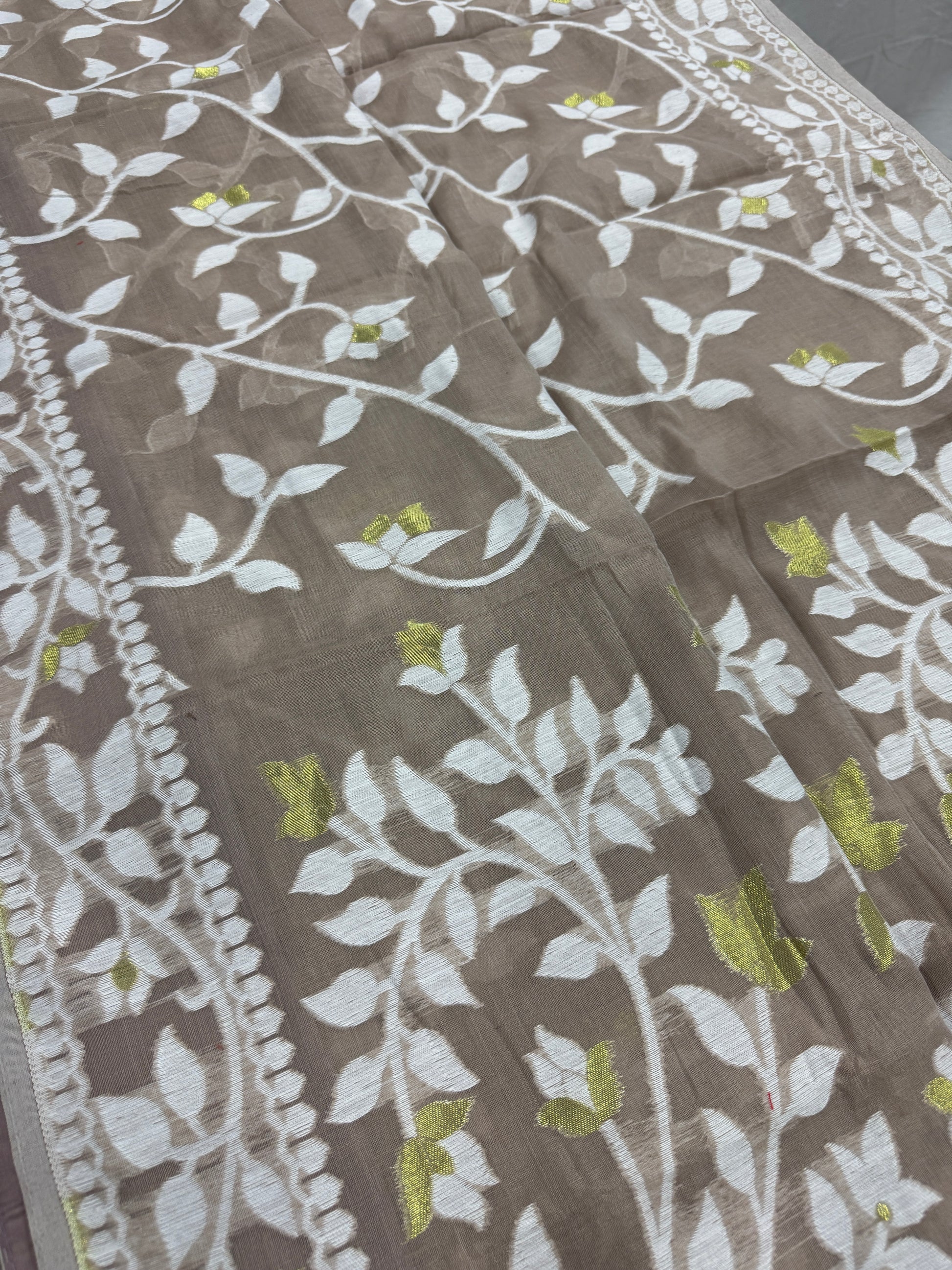 Ridhima : Brown and White Blended Soft Cotton Jamdani Saree image 2