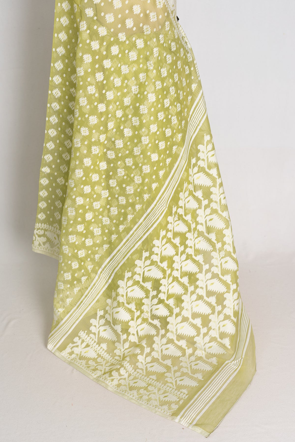 Nita : Light Olive Green and White Soft Blended Cotton Bengali Jamdani Saree image 3
