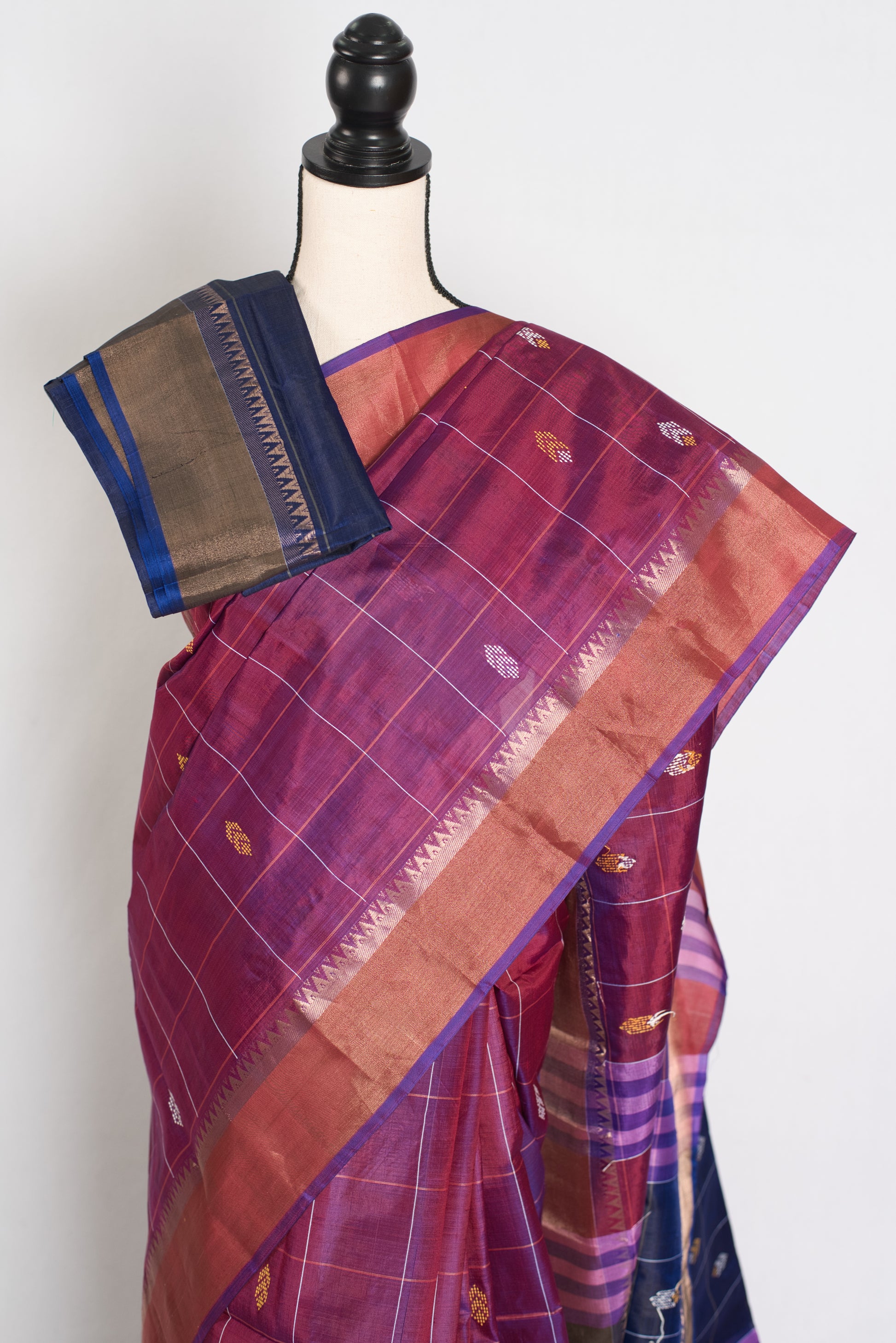 Parvati : Bishnupur Katan Silk Checks Kalakshetra Saree in Purple image 2