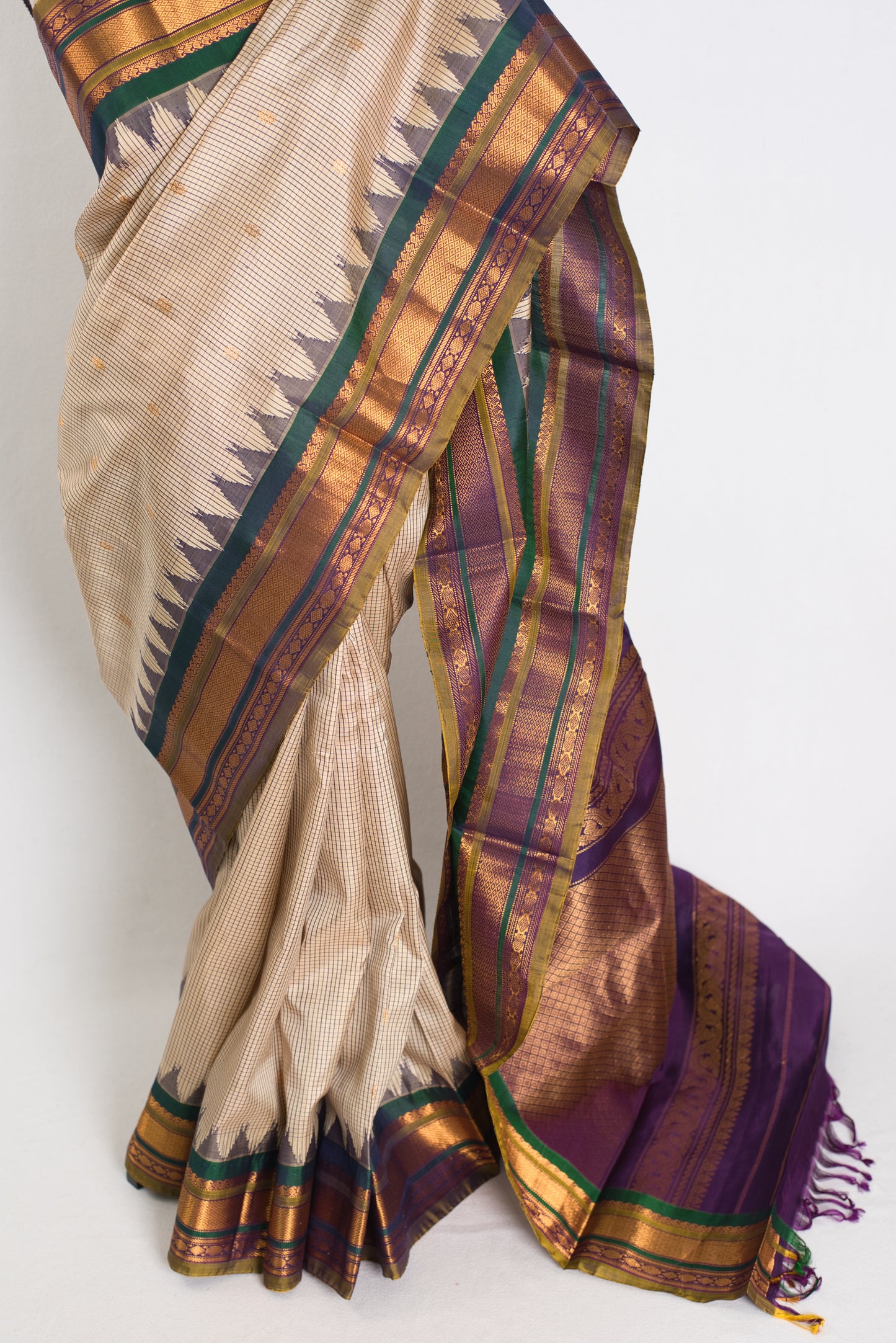 Anita : Micro Checks Traditional Kanji Gadwal Silk Saree in Beige image 5