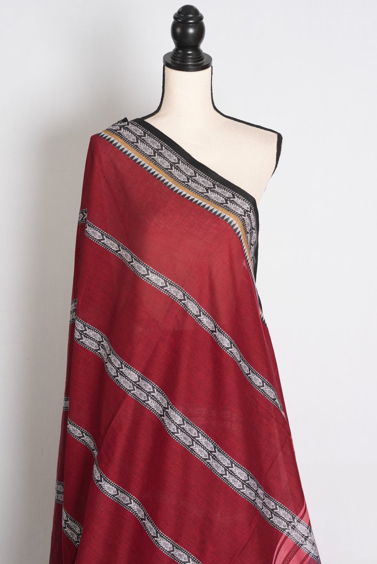 Dark Red and Black Dhaniakhali saree — pallu view