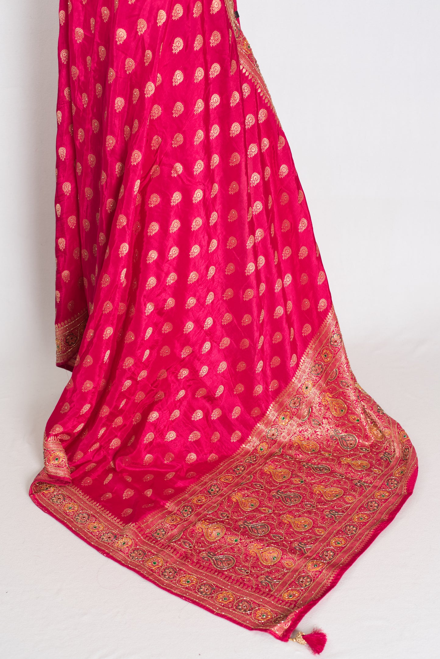 Purvi : Dark Pink and Gold Dola Silk Banarasi Saree - Hand Embroidery image 3