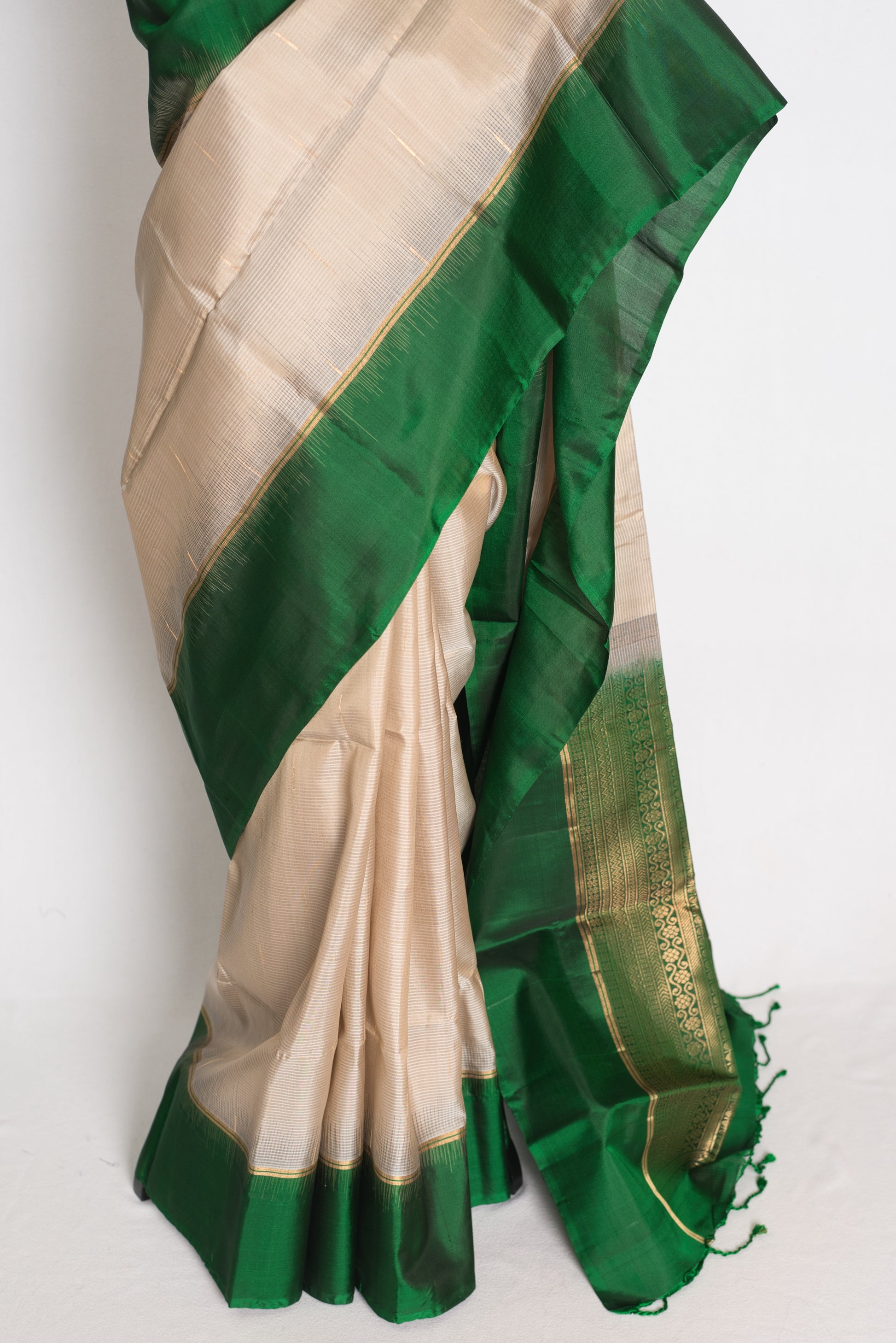 Srija : Cement Grey and Emerald Green Lightweight Kanjivaram Silk Saree image 5