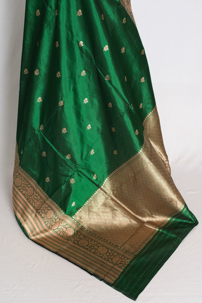 Farheen: Emerald Green and Gold Banarasi Mango Silk Saree with Blouse Piece image 5