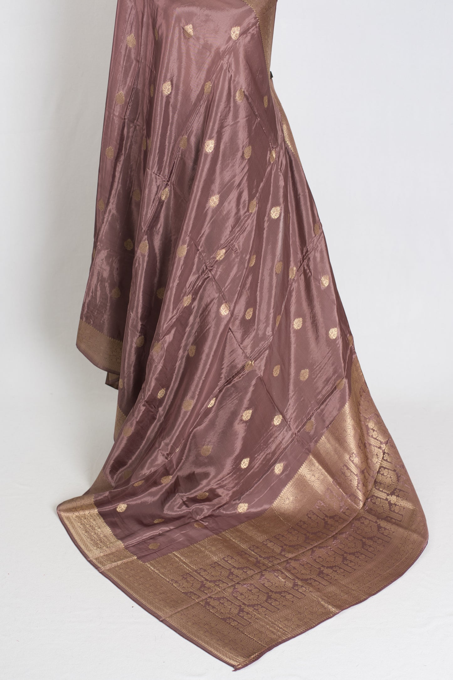 Brinda : Semi Crepe Silk Traditional Banarasi Saree in Brown and Gold image 3