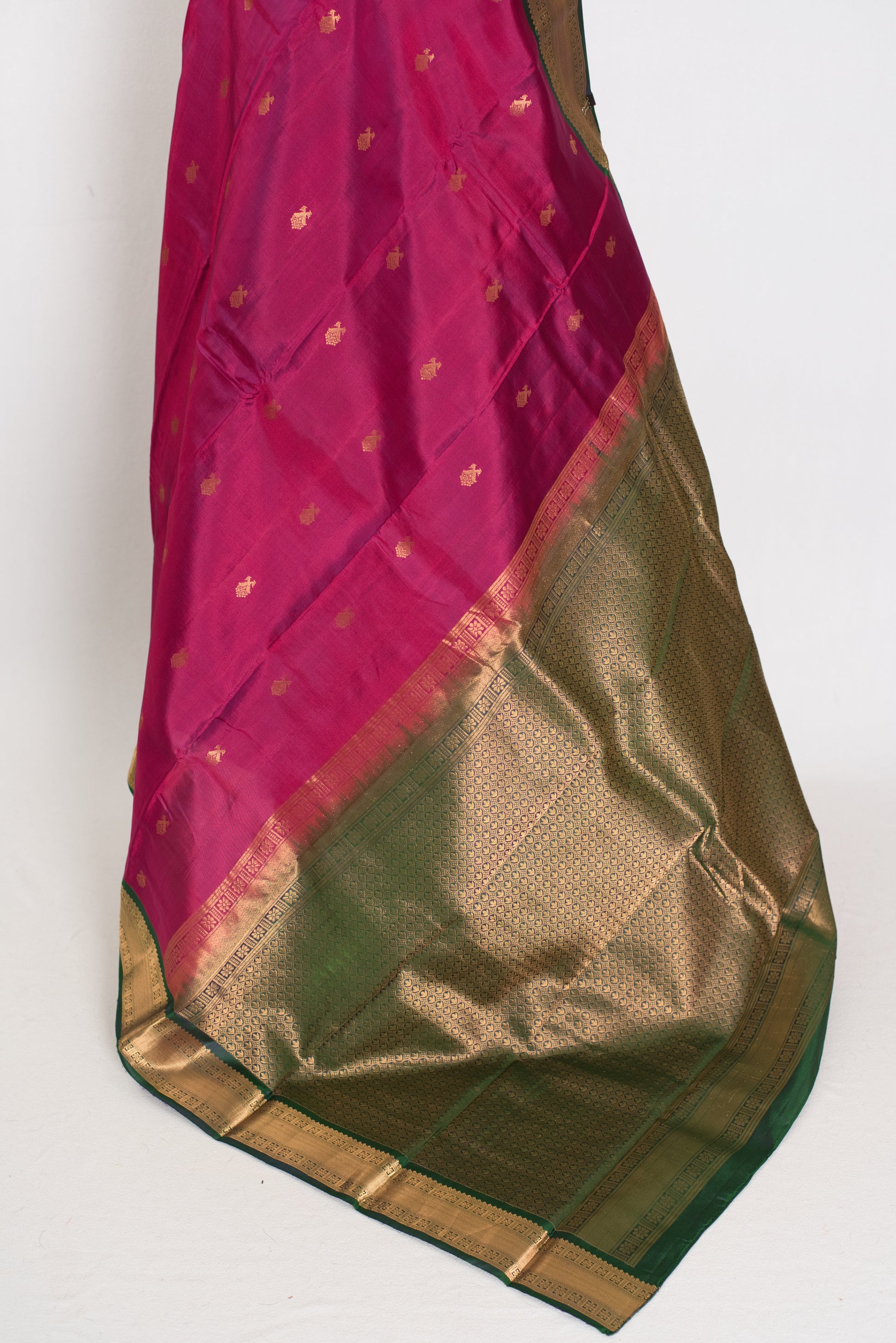 Kanta: Magenta & Bottle Green Kanjivaram Silk Saree | Silk Mark image 3