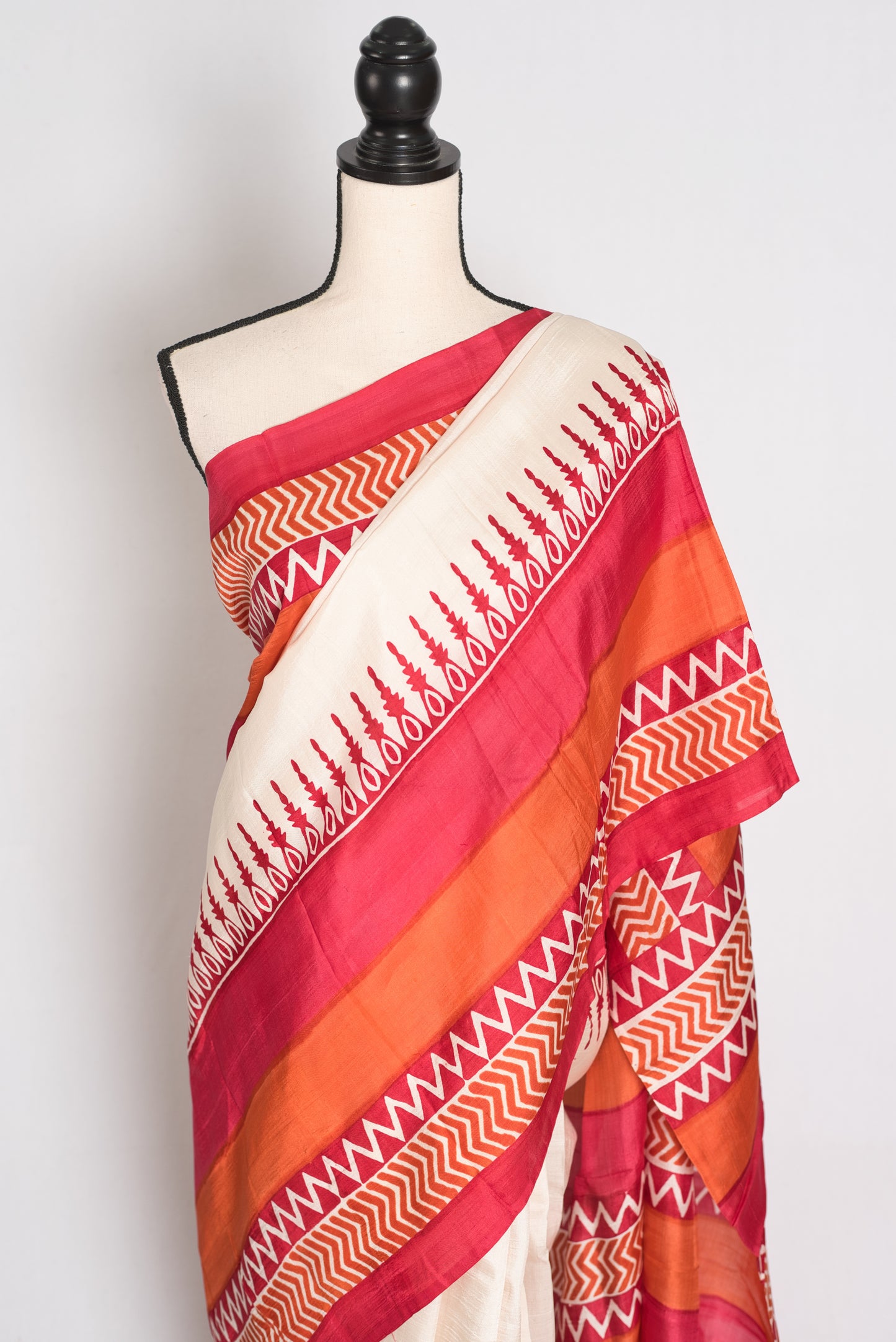 Lakshmi : Off-White and Red Hand Block Printed Murshidabad Pure Silk Saree image 6