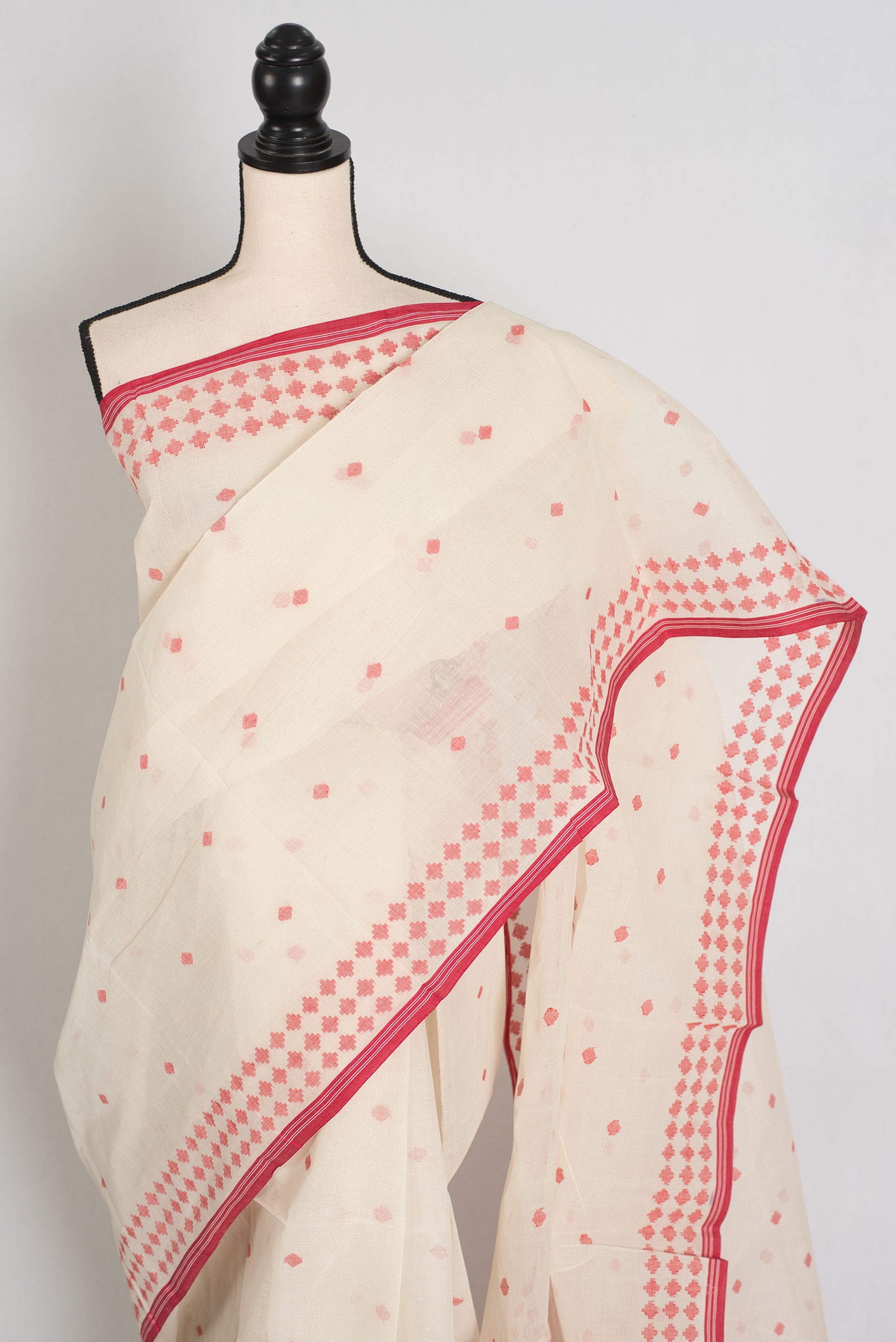 Jamini | Traditional White & Red Bengal Cotton Jamdani Saree image 4