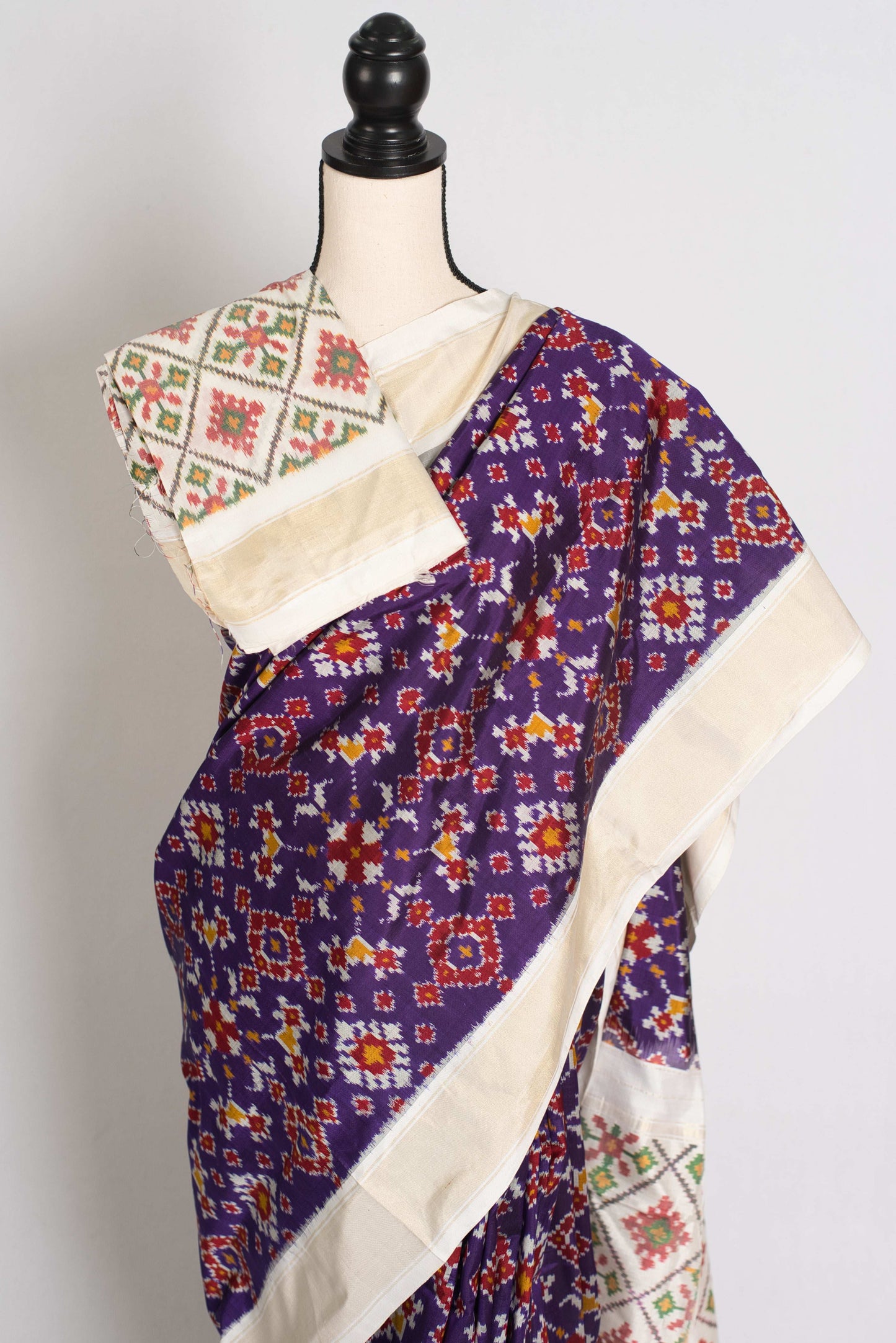 Malathi : Silk Mark Certified Navarathan Patola Saree in Purple and Off White image 2