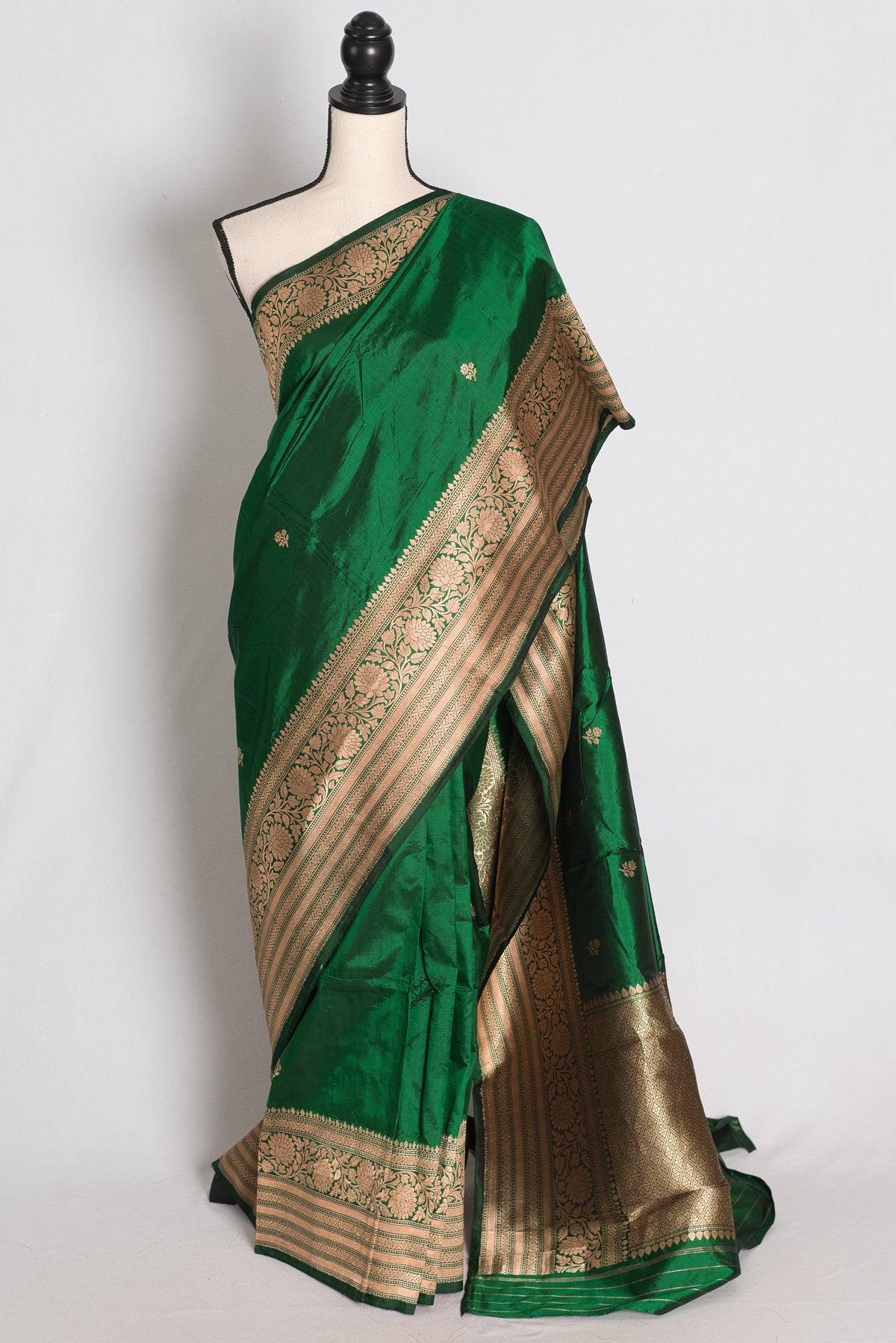 Farheen: Emerald Green and Gold Banarasi Mango Silk Saree with Blouse Piece image 0