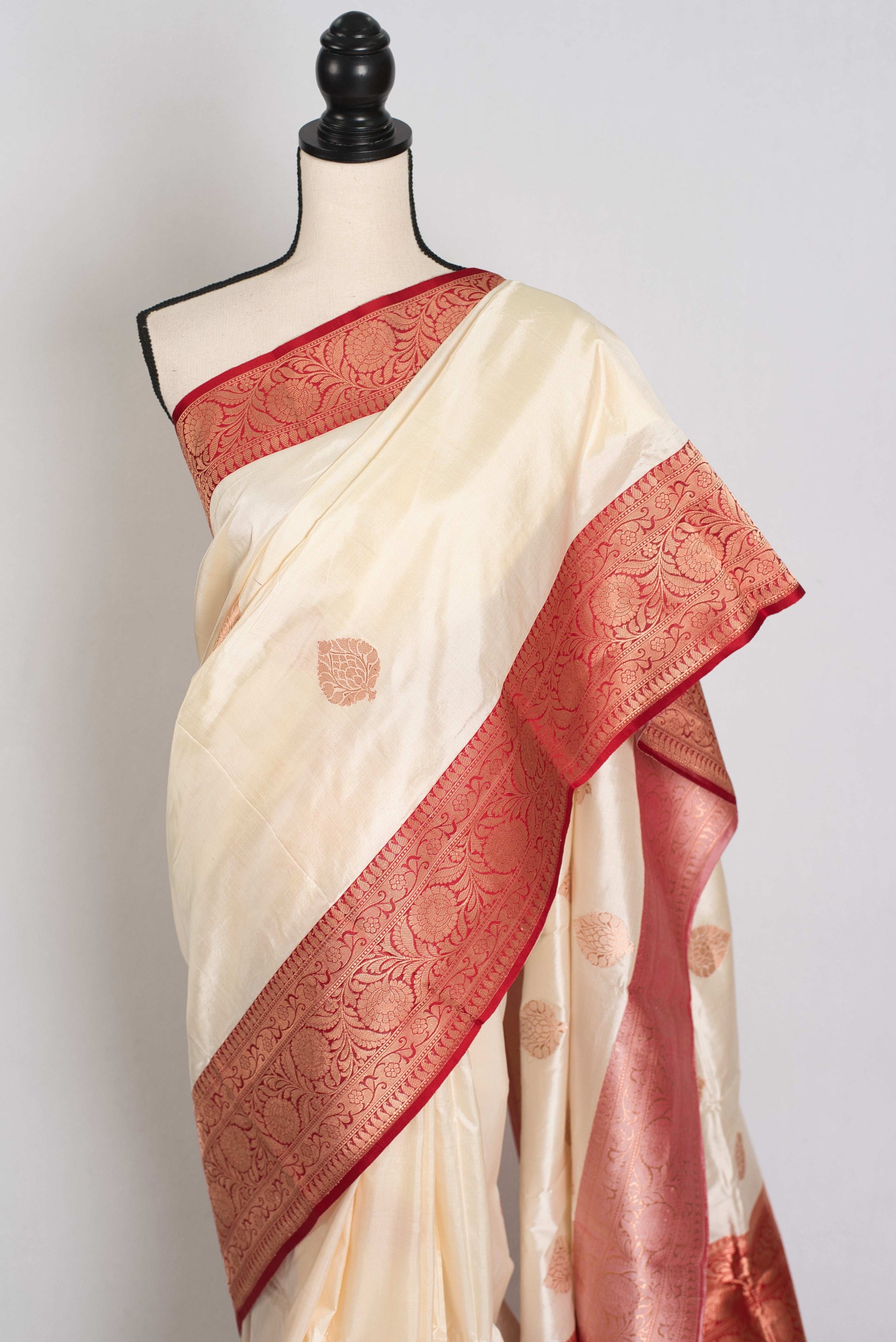 Bani : Certified Katan Silk Banarasi Saree in Cream and Red image 6