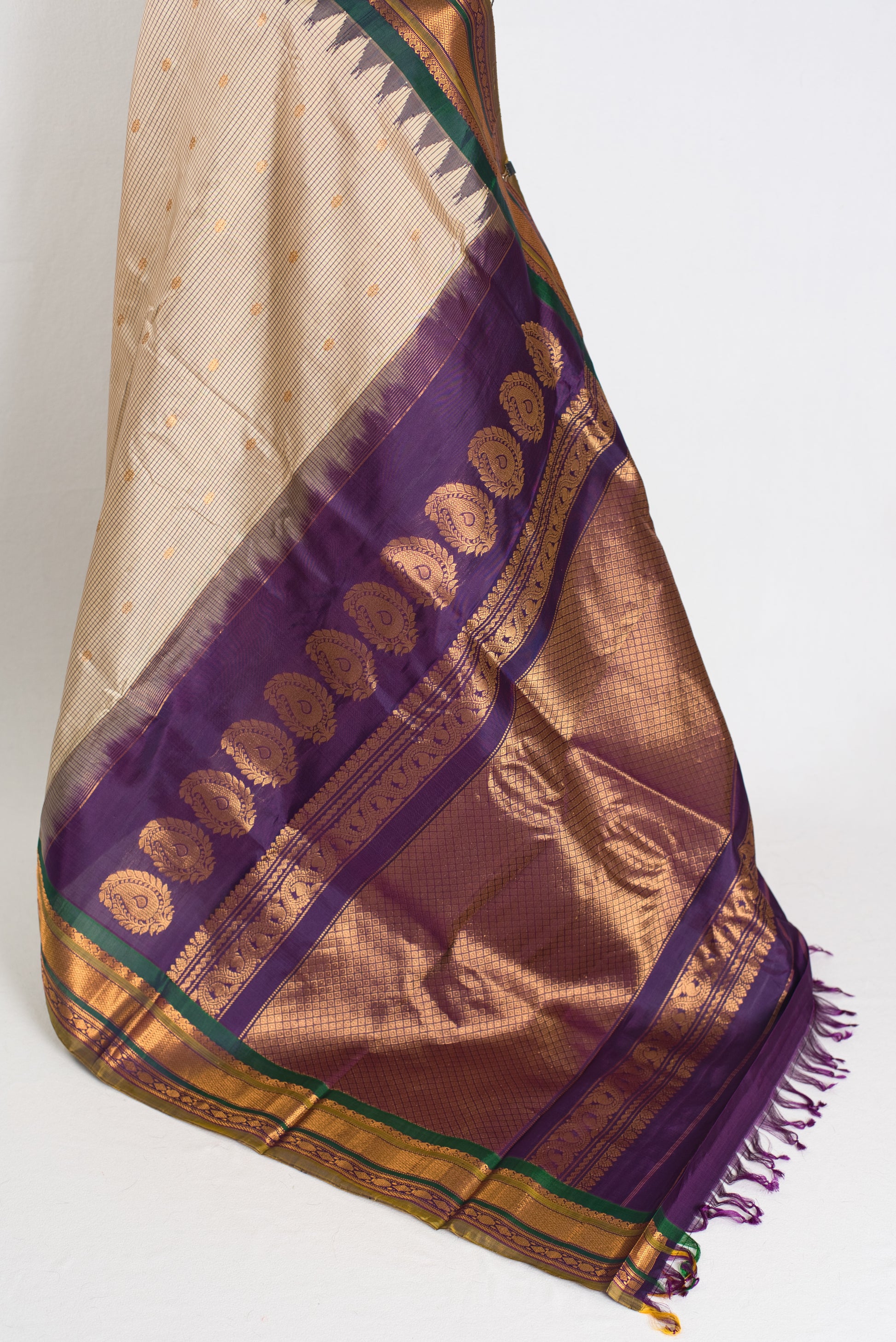 Anita : Micro Checks Traditional Kanji Gadwal Silk Saree in Beige image 3