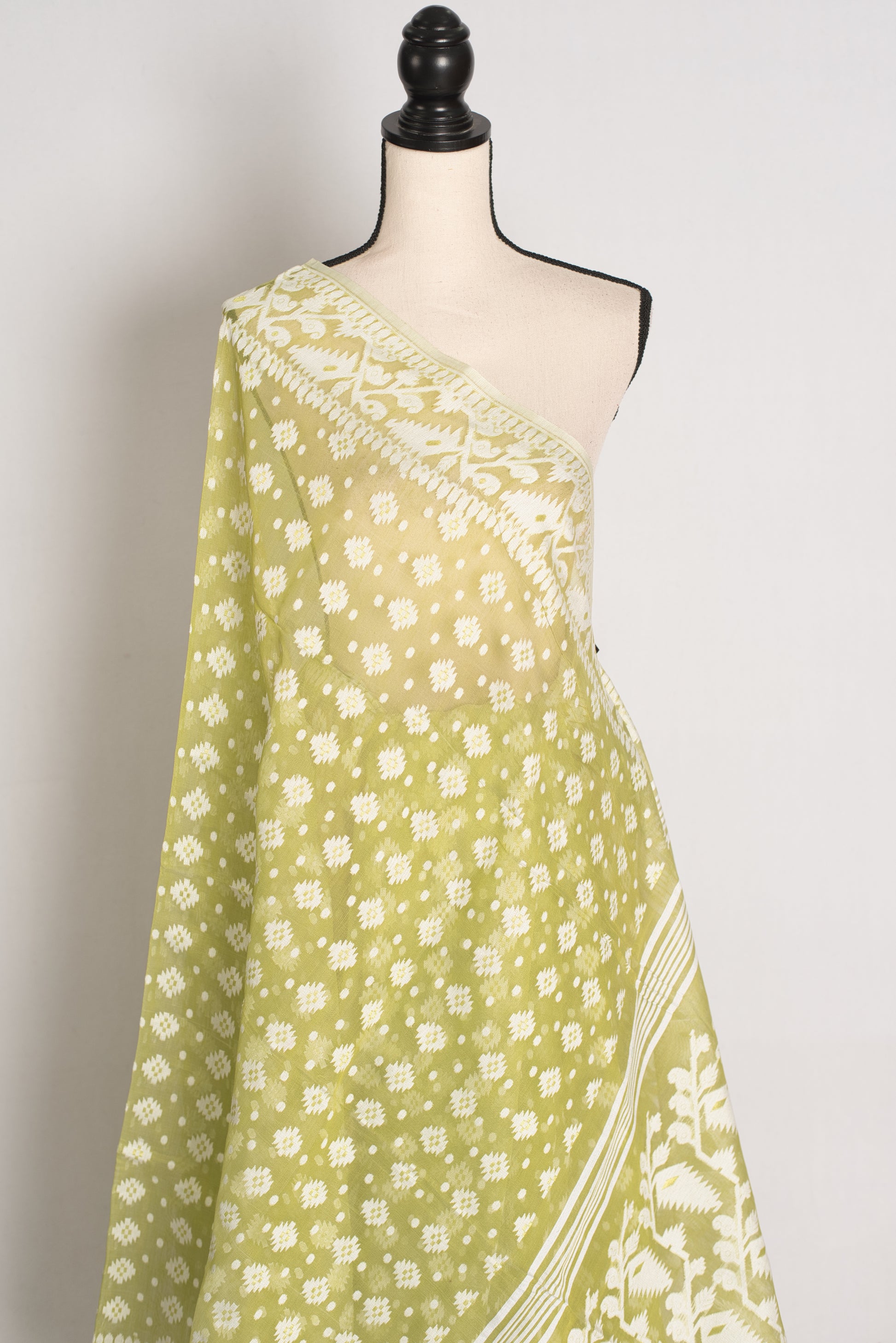 Nita : Light Olive Green and White Soft Blended Cotton Bengali Jamdani Saree image 4