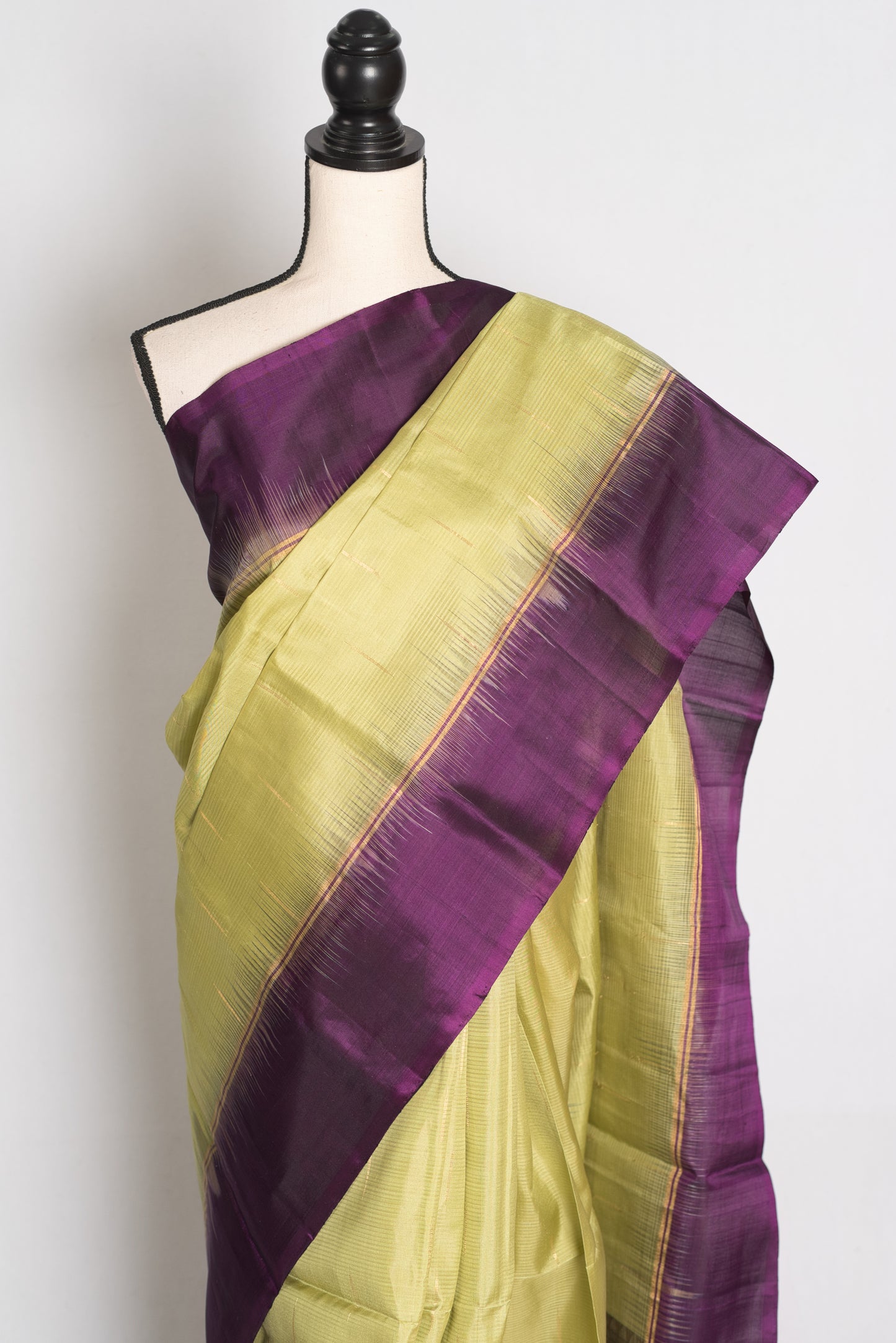 Ila : Lime Green and Deep Purple Lightweight Kanjivaram Silk Saree image 6
