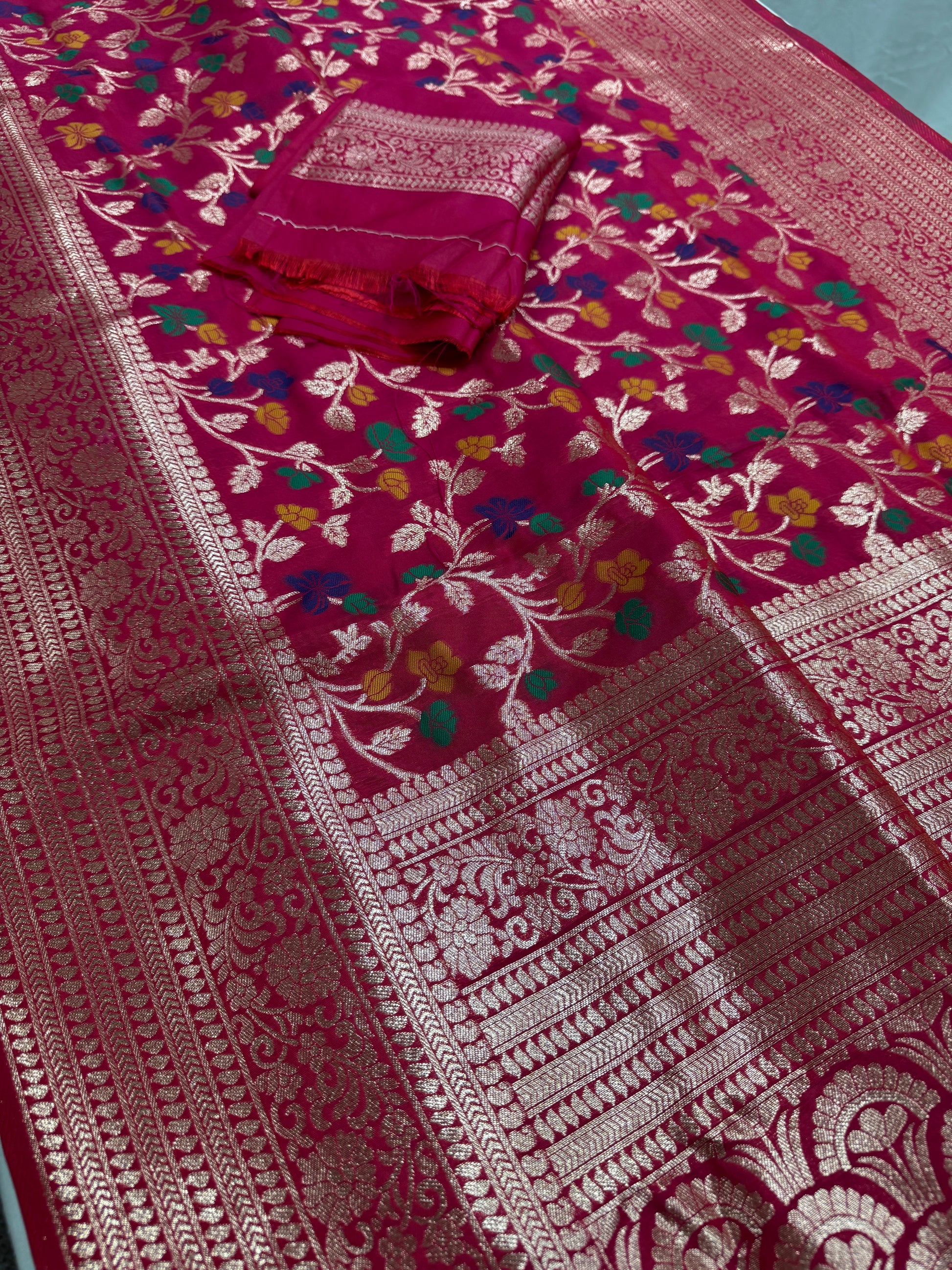 Sanchari : Budget Friendly Dark Pink Jaal Banarasi Saree in Blended Silk image 2