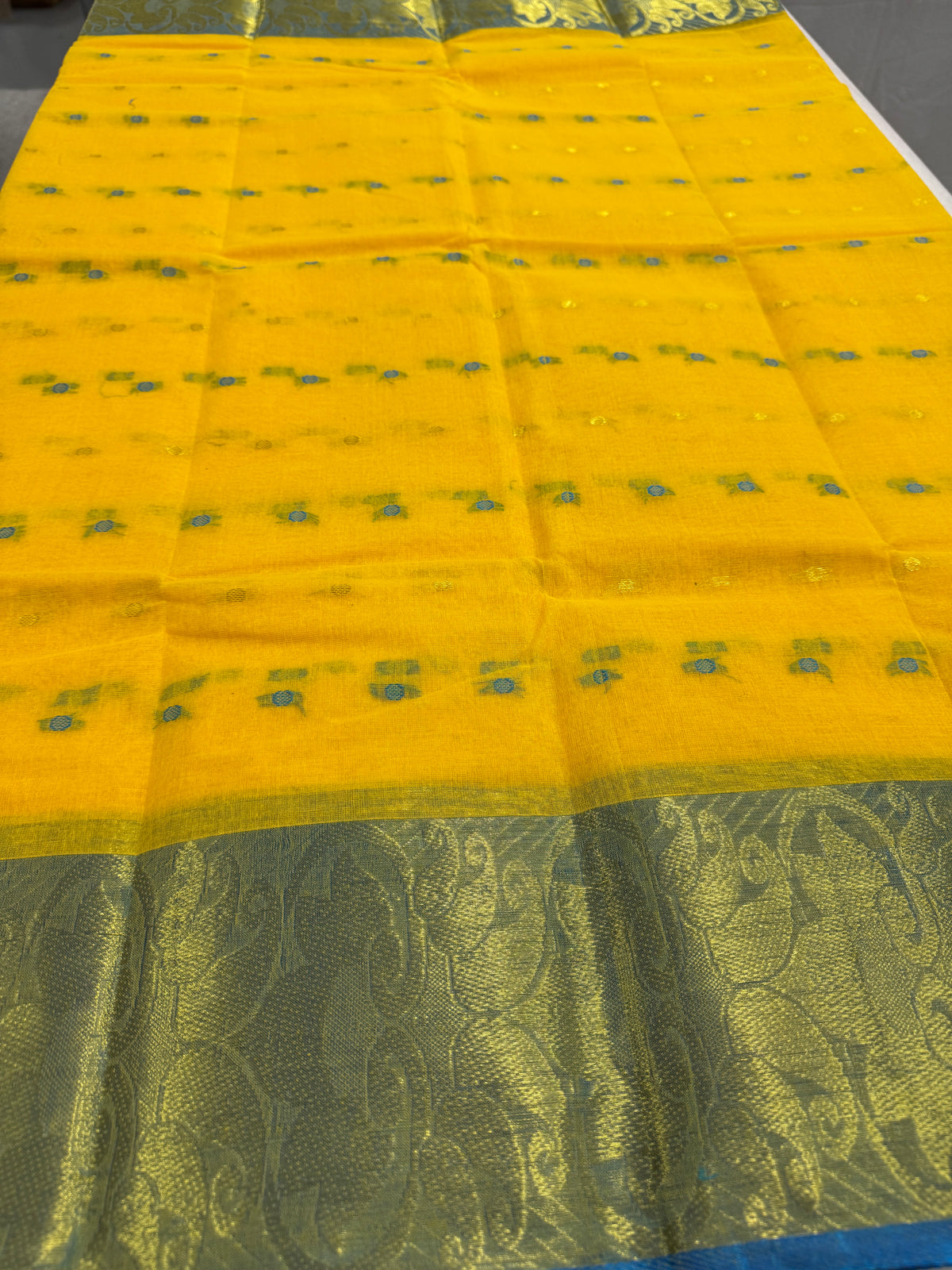 Yellow and Blue Tant saree — border detail