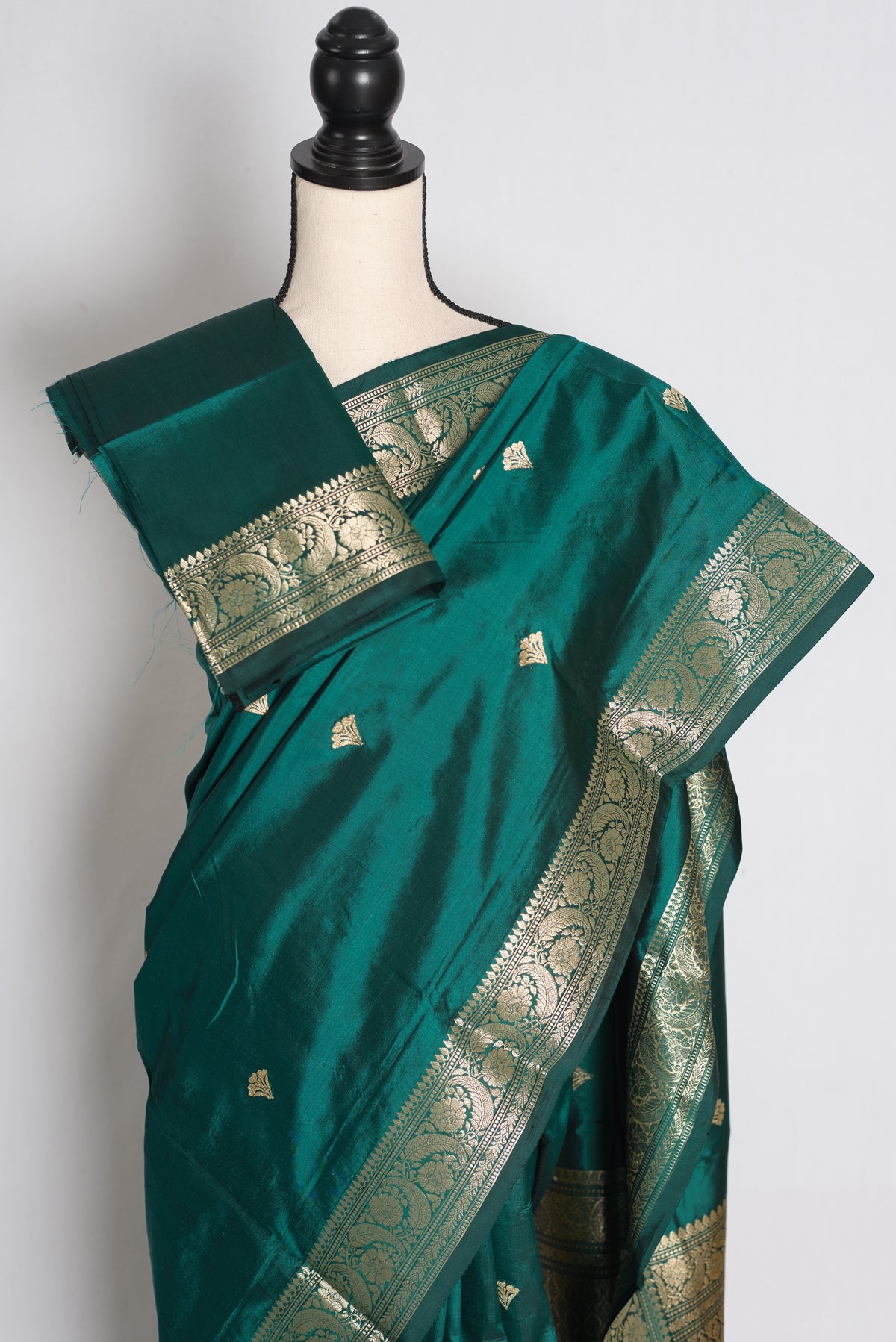 Debolina: Rama Green and Gold Lightweight Katan Banarasi Silk Saree image 2