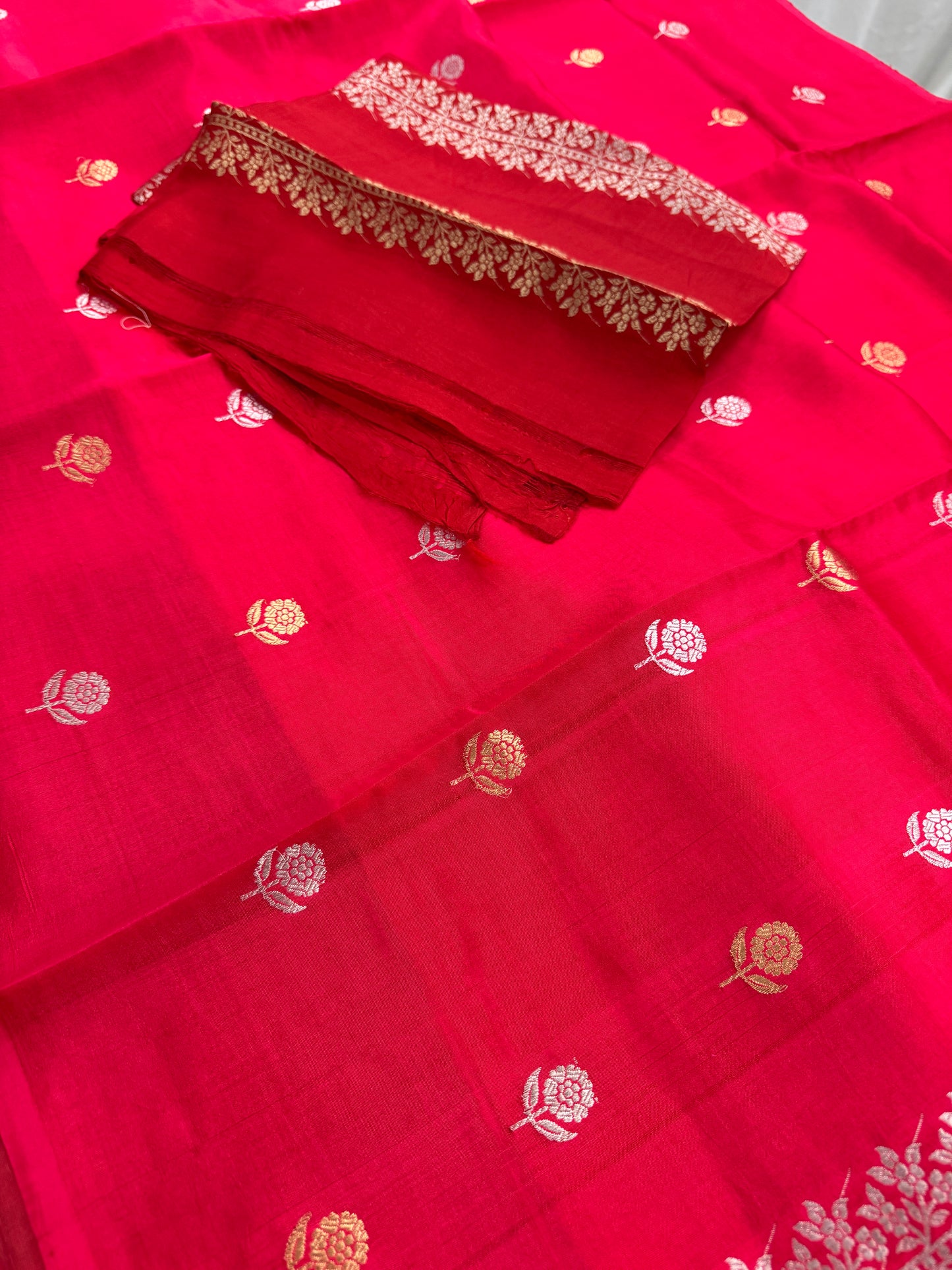 Scarlet Blossom : Silk Mark Certified Lightweight Red Banarasi Saree image 3
