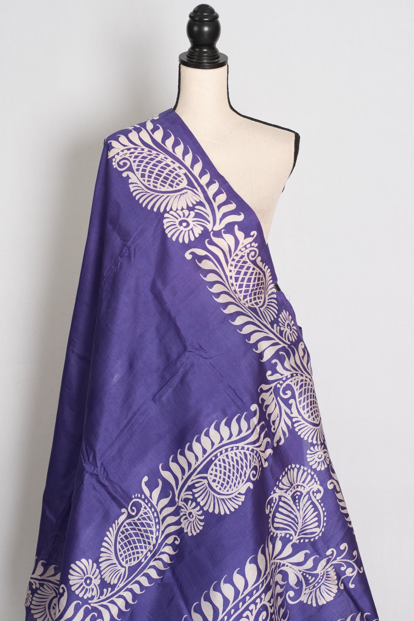 Malathi : Purple and Off-White Hand Batik Pure Murshidabad Silk Saree image 4