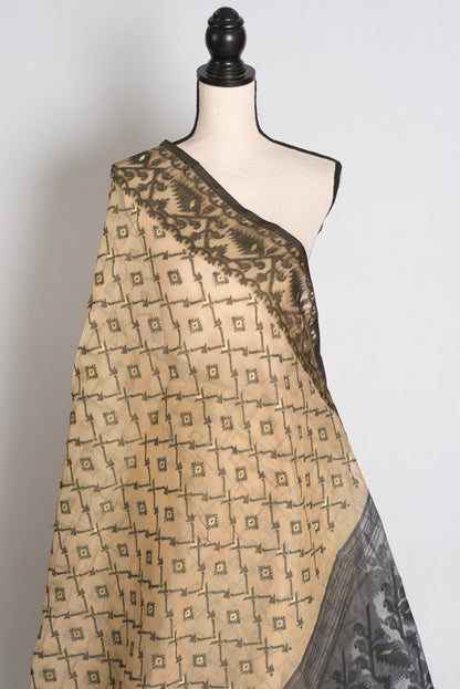 Beige and Black Jamdani saree — border detail