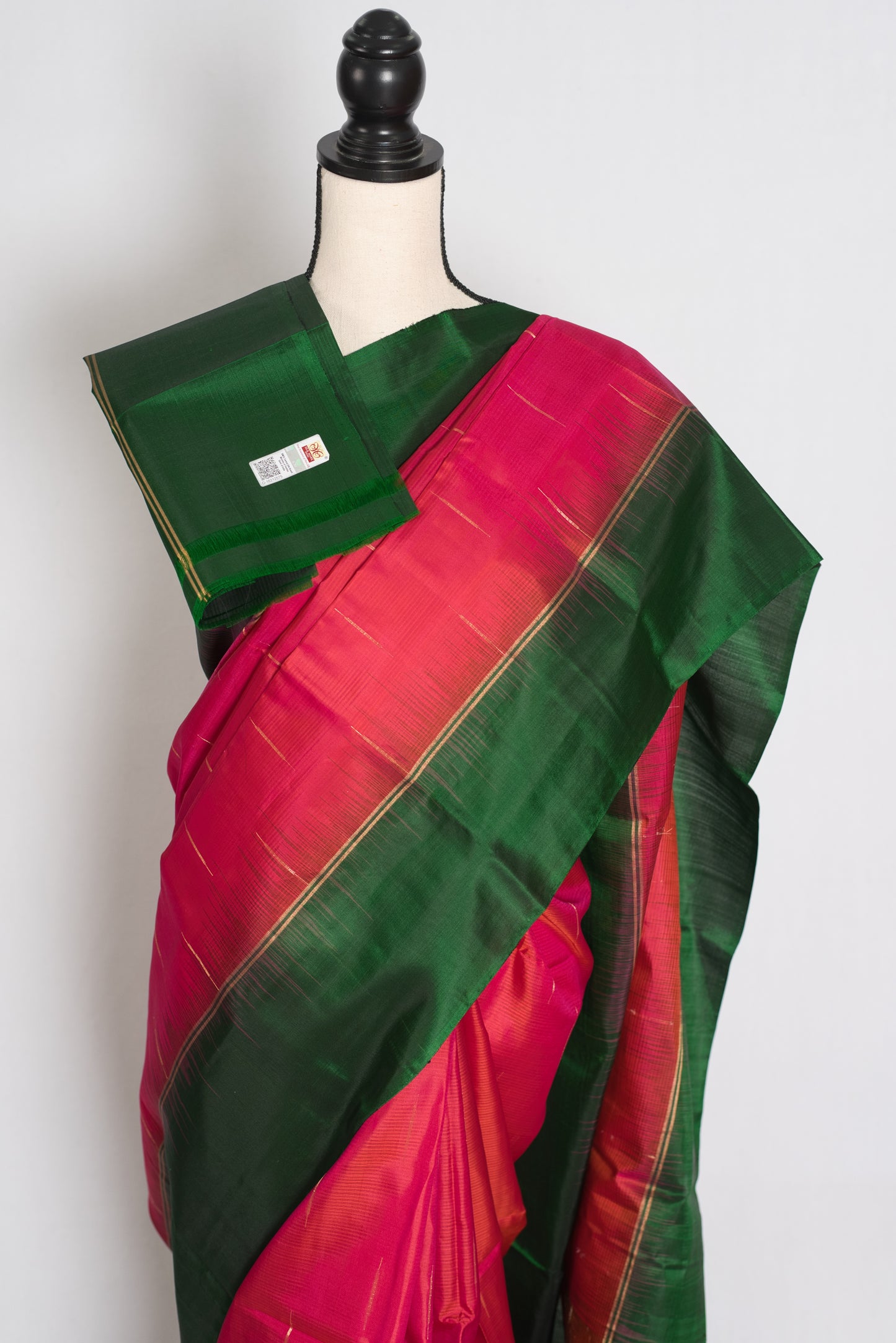 Sia : Rose Pink and Bottle Green Lightweight Kanjivaram Silk Saree image 2
