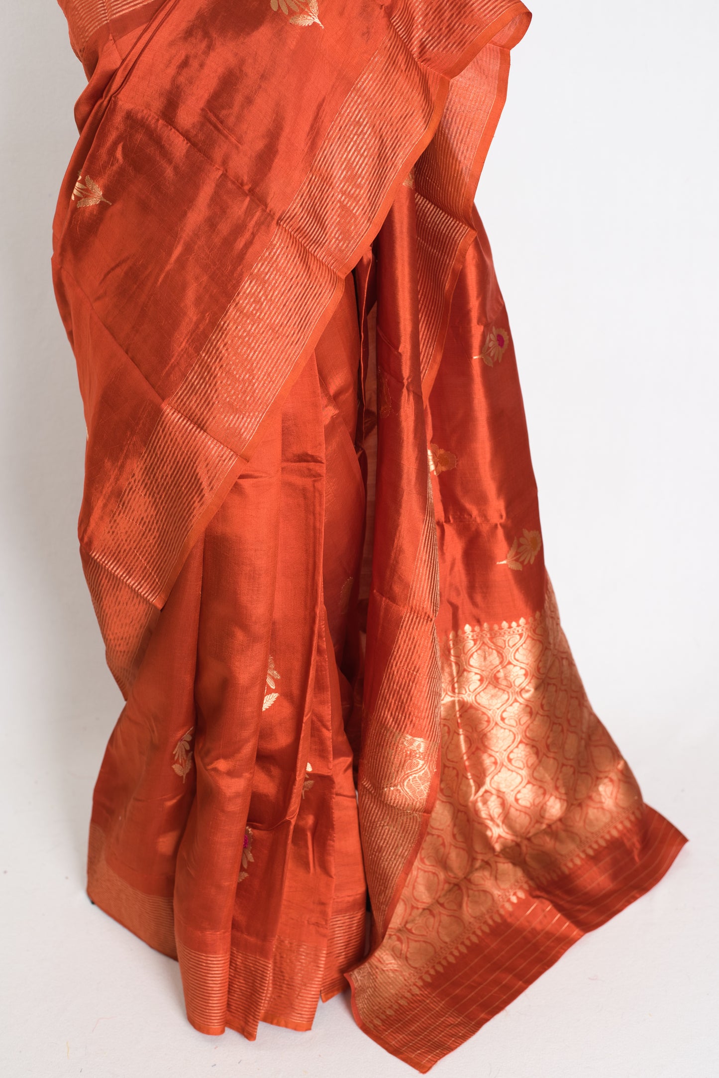 Ganga : Silk Mark Certified Lightweight Katan Banarasi Saree in Rust Orange image 5