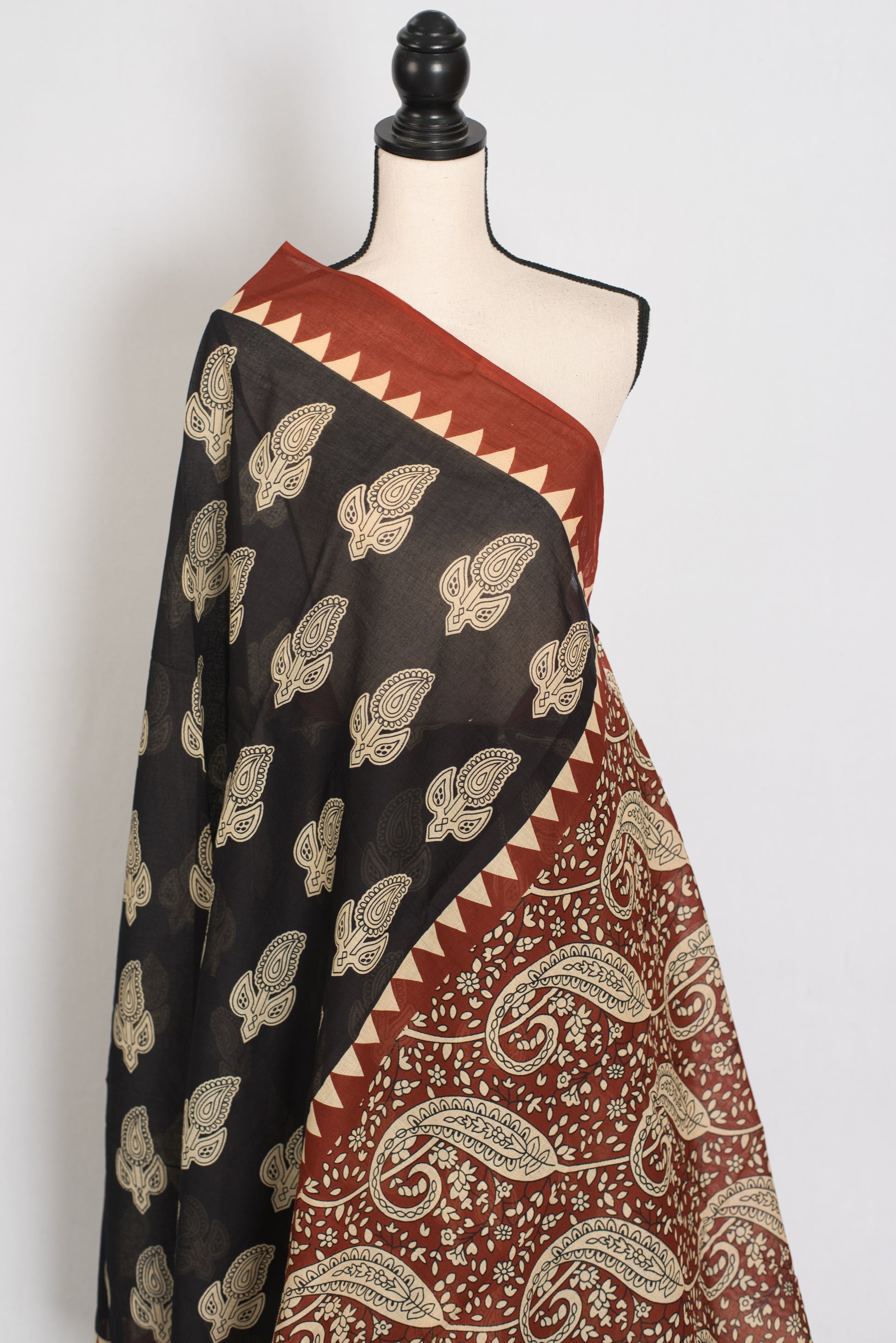 Kajal: Black Mulmul Cotton Saree with Kalamkari Prints | Pure Bengali Cotton image 4