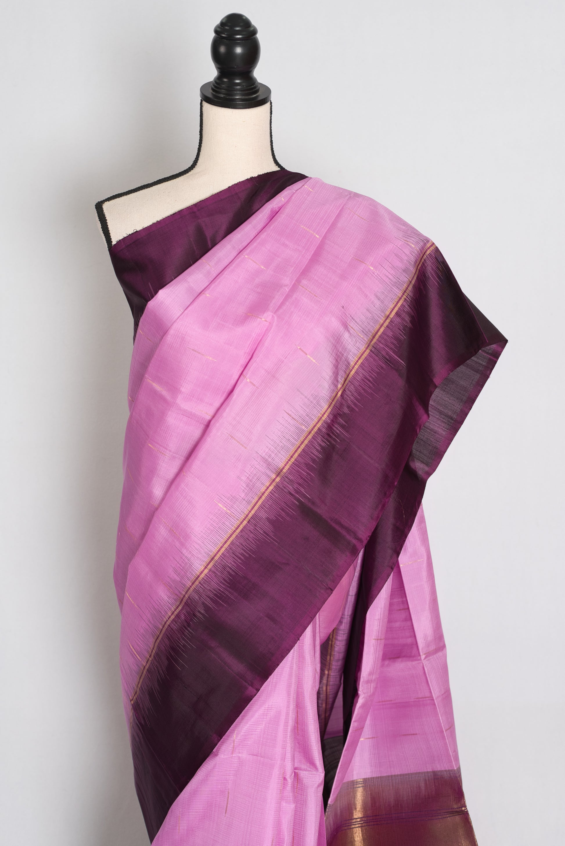 Harini Lilac and Deep Purple Lightweight Kanjivaram Silk Saree image 6