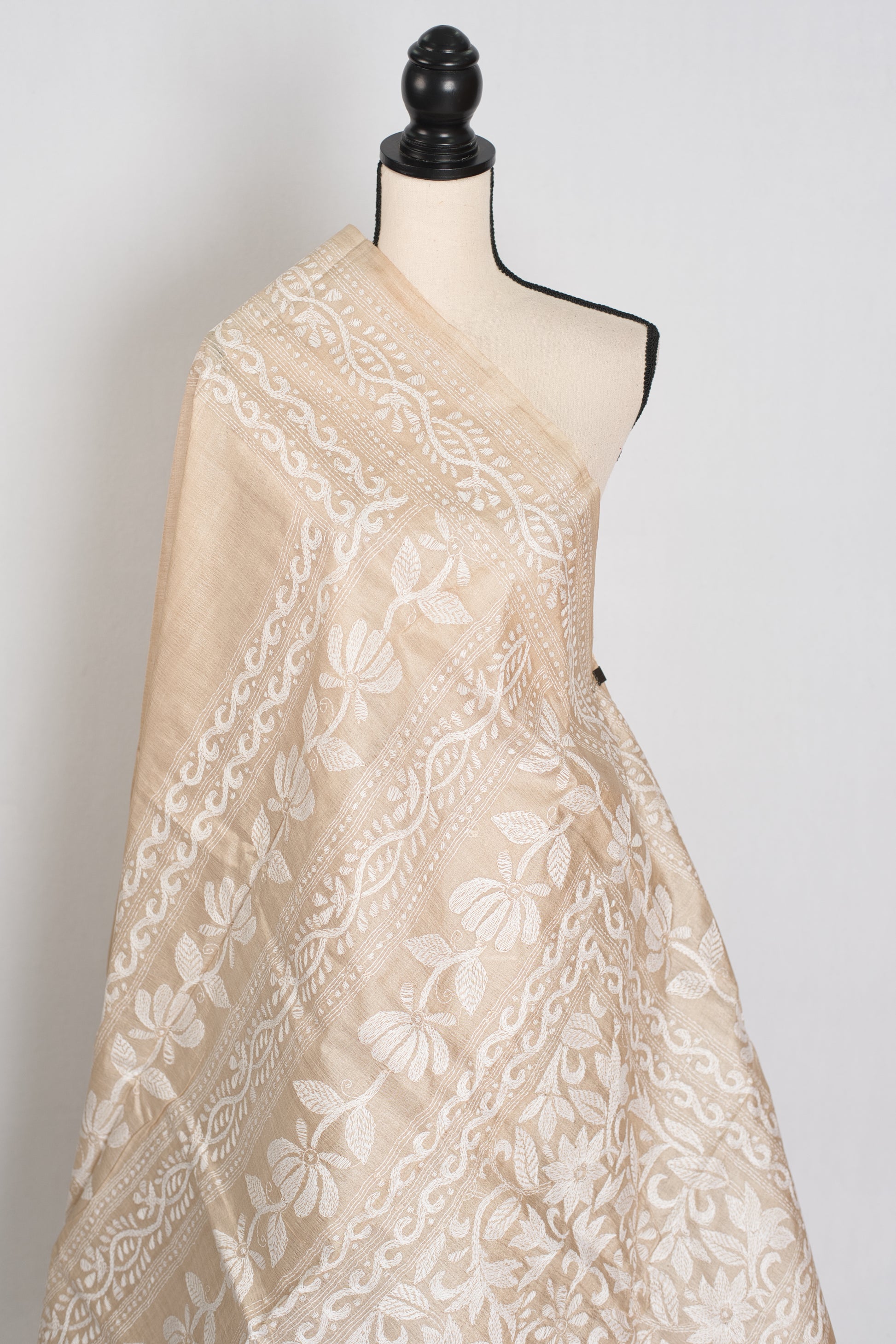 Dyuti : Silk Mark Certified Hand Embroidery Tussar Silk Saree in Beige and White image 4